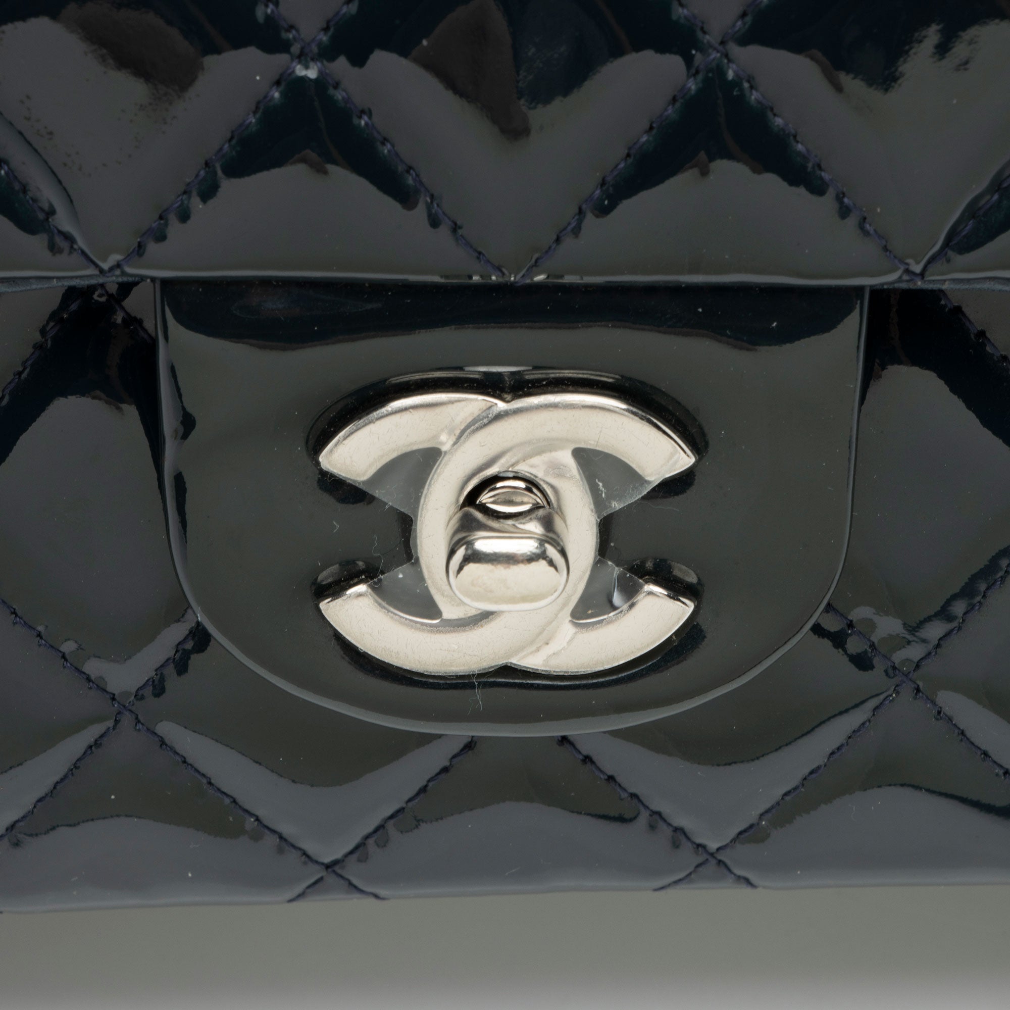Chanel Patent Leather Classic Medium Double Flap Bag (SHF-lLuqxa)