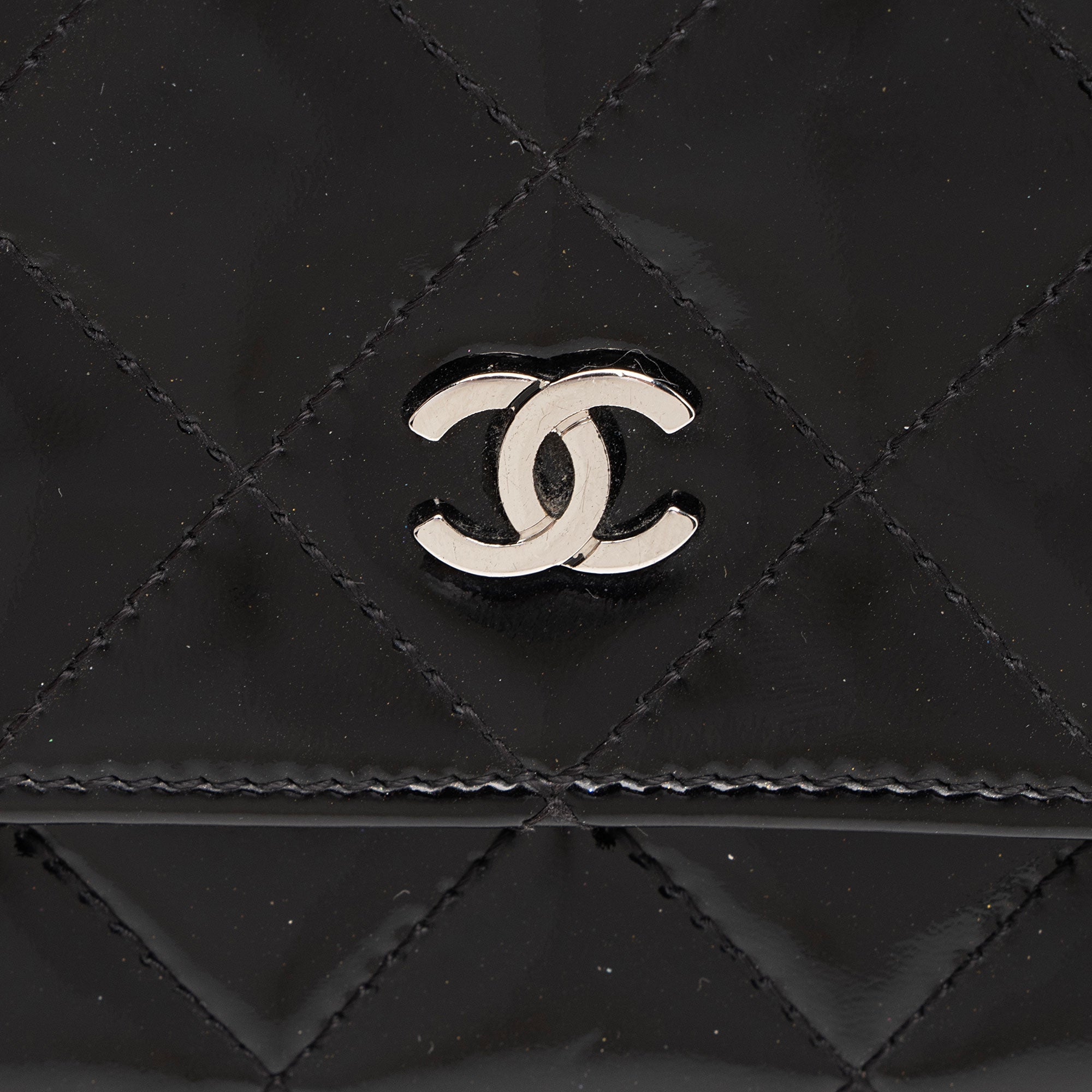 Chanel Patent Leather Classic Wallet on Chain (SHF-sMkM9h)