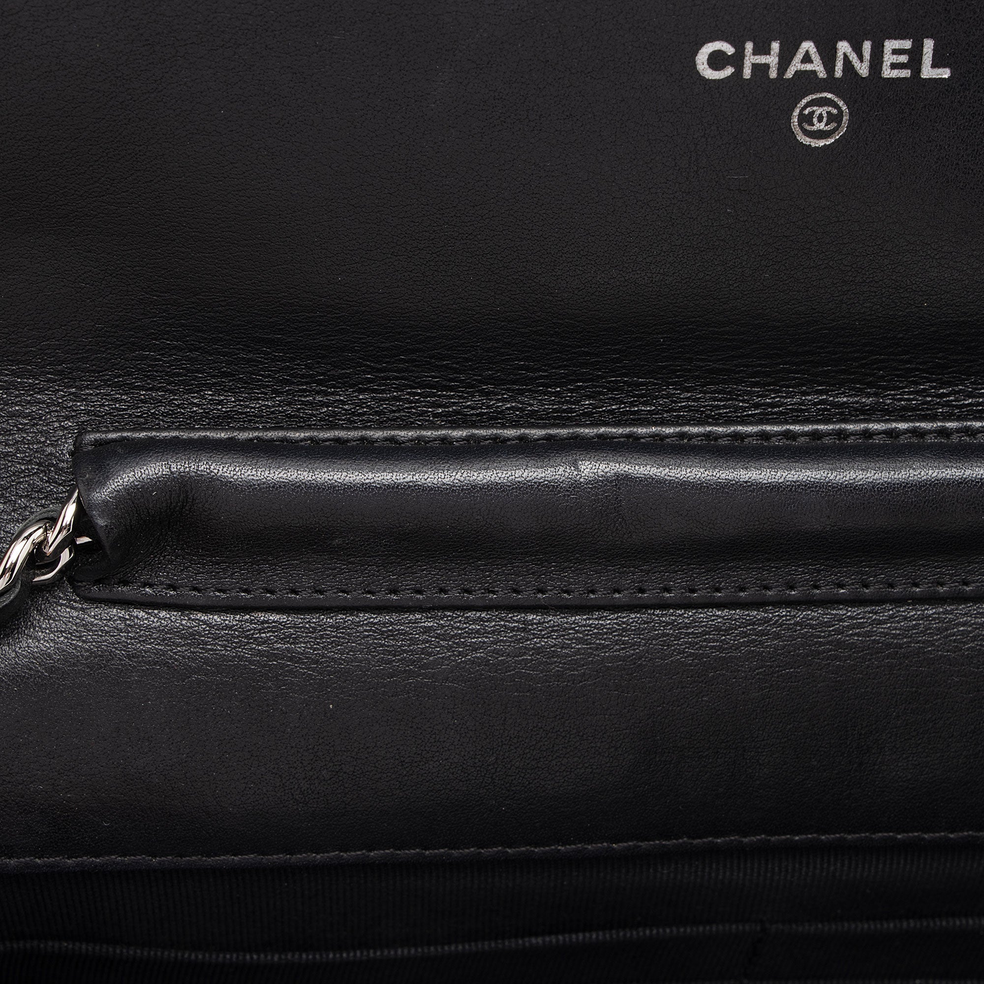Chanel Patent Leather Classic Wallet on Chain (SHF-sMkM9h)