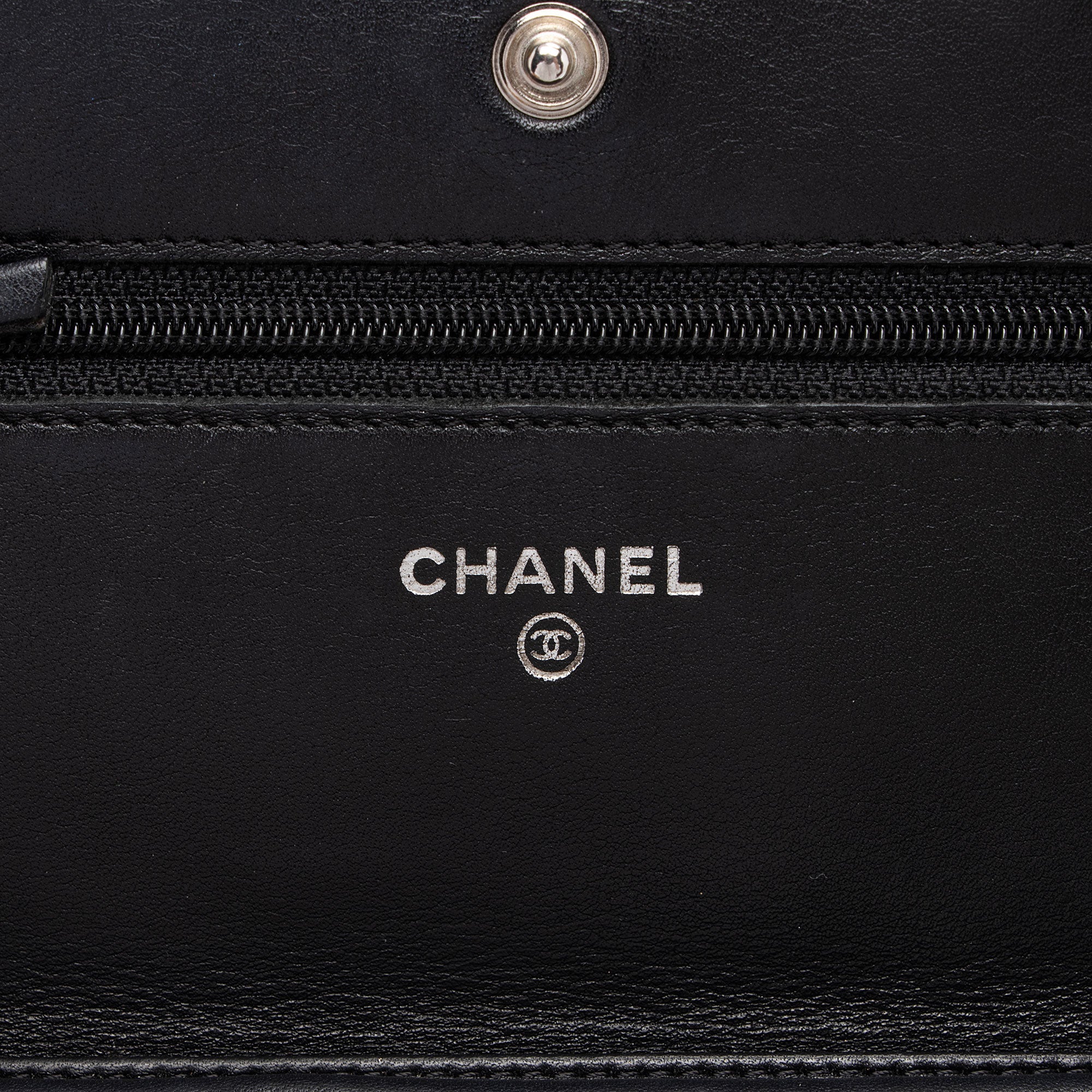 Chanel Patent Leather Classic Wallet on Chain (SHF-sMkM9h)