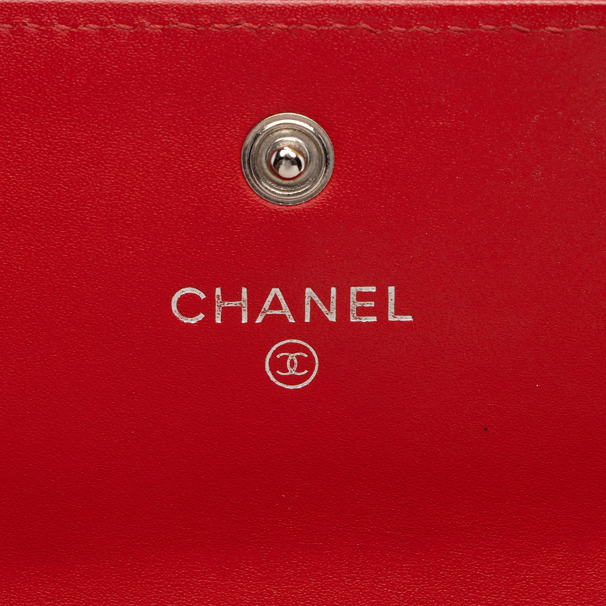 Chanel Patent Leather Diamond Stitch Flap Wallet (SHF-Ql4n4i)