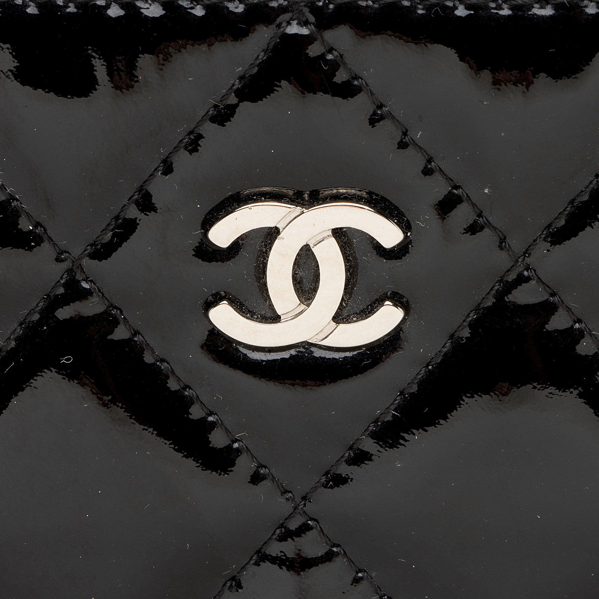 Chanel Patent Leather Medium O-Case (SHF-aLyKNf)