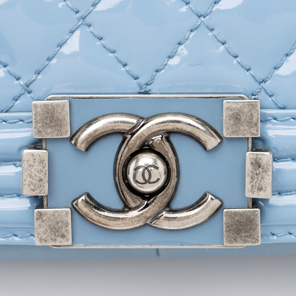 Chanel Patent Leather Old Medium Boy Bag (SHF-23614)