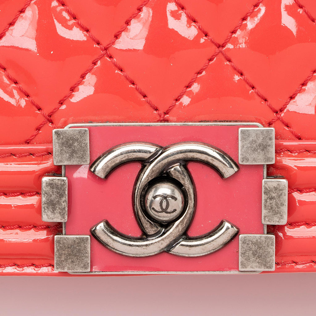 Chanel Patent Leather Old Medium Boy Bag (SHF-23602)