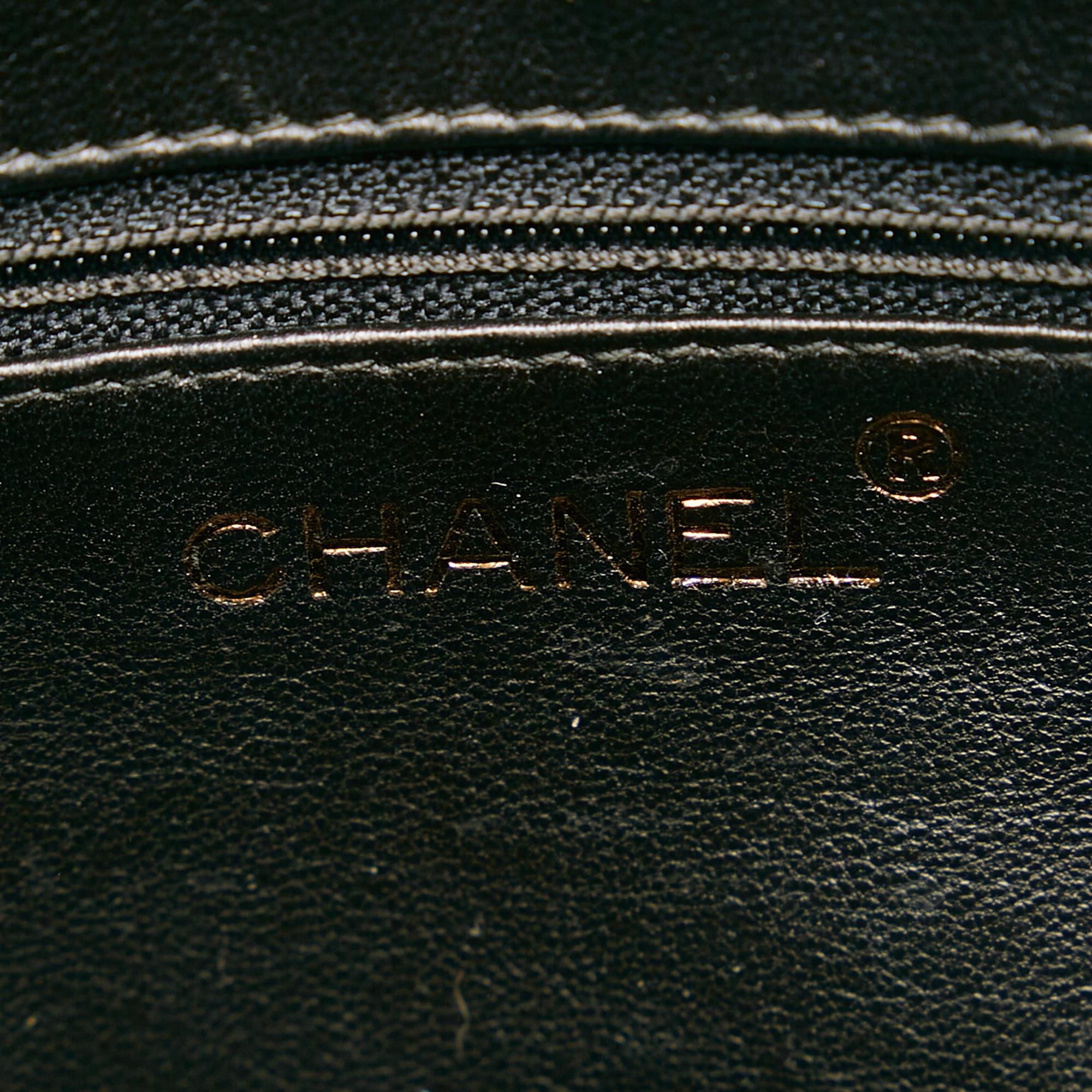 Chanel Patent Leather Shoulder Bag (SHG-QbfDyn)