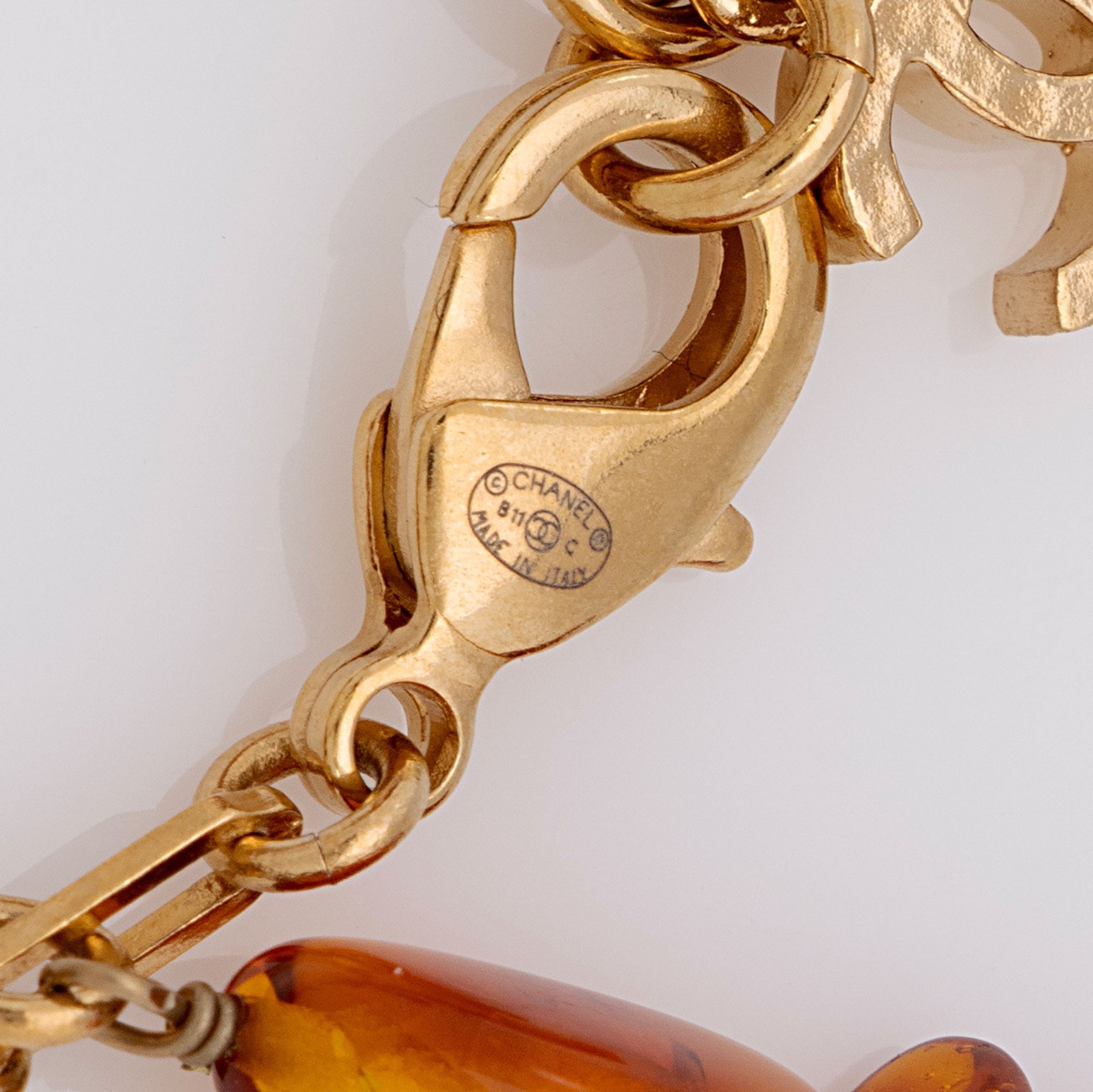 Chanel Pearl Amber Beaded CC Charm Bracelet (SHF-Np8KPM)