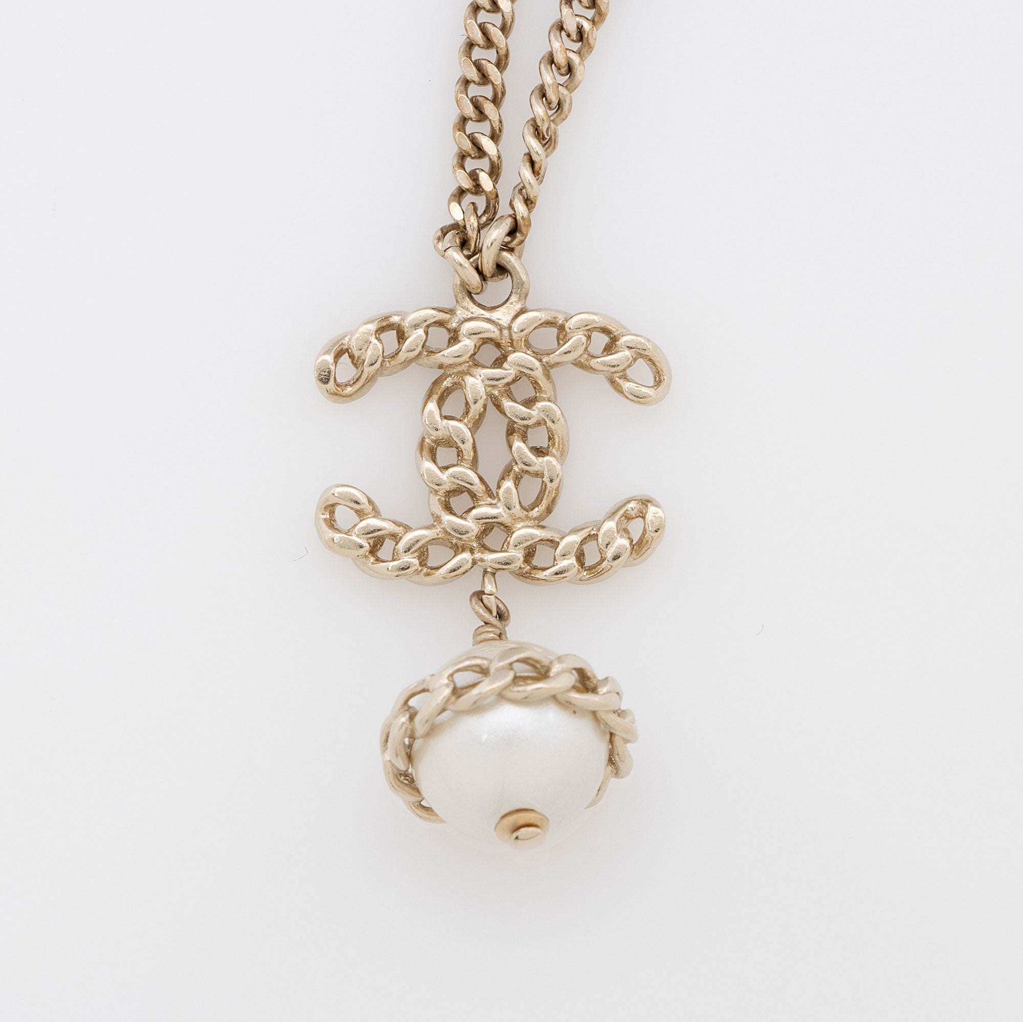 Chanel Pearl CC Drop Necklace (SHF-7mYRgA)