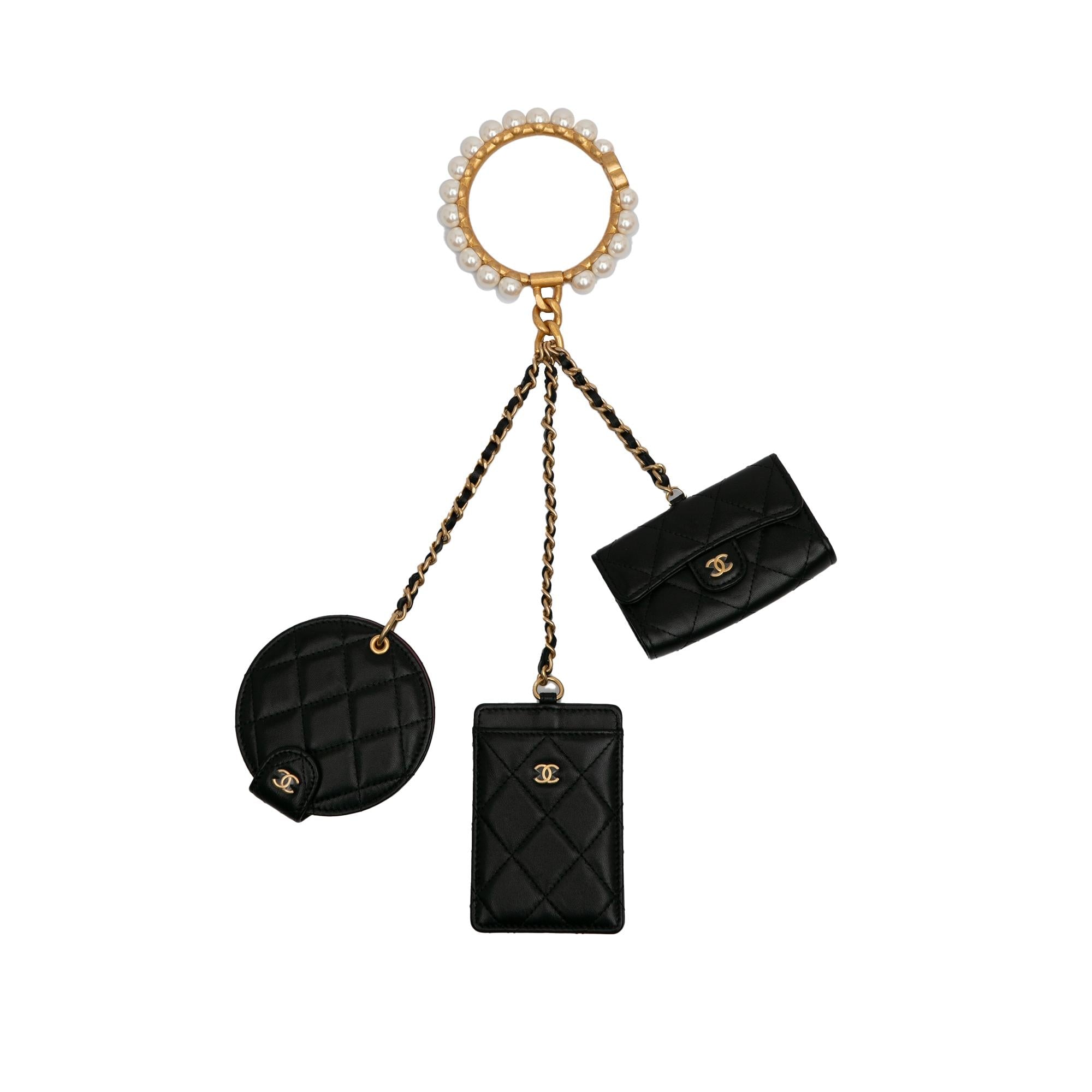 Chanel Pearl Crown CC Wristlet Multi Pouches (SHG-iLLXLn)