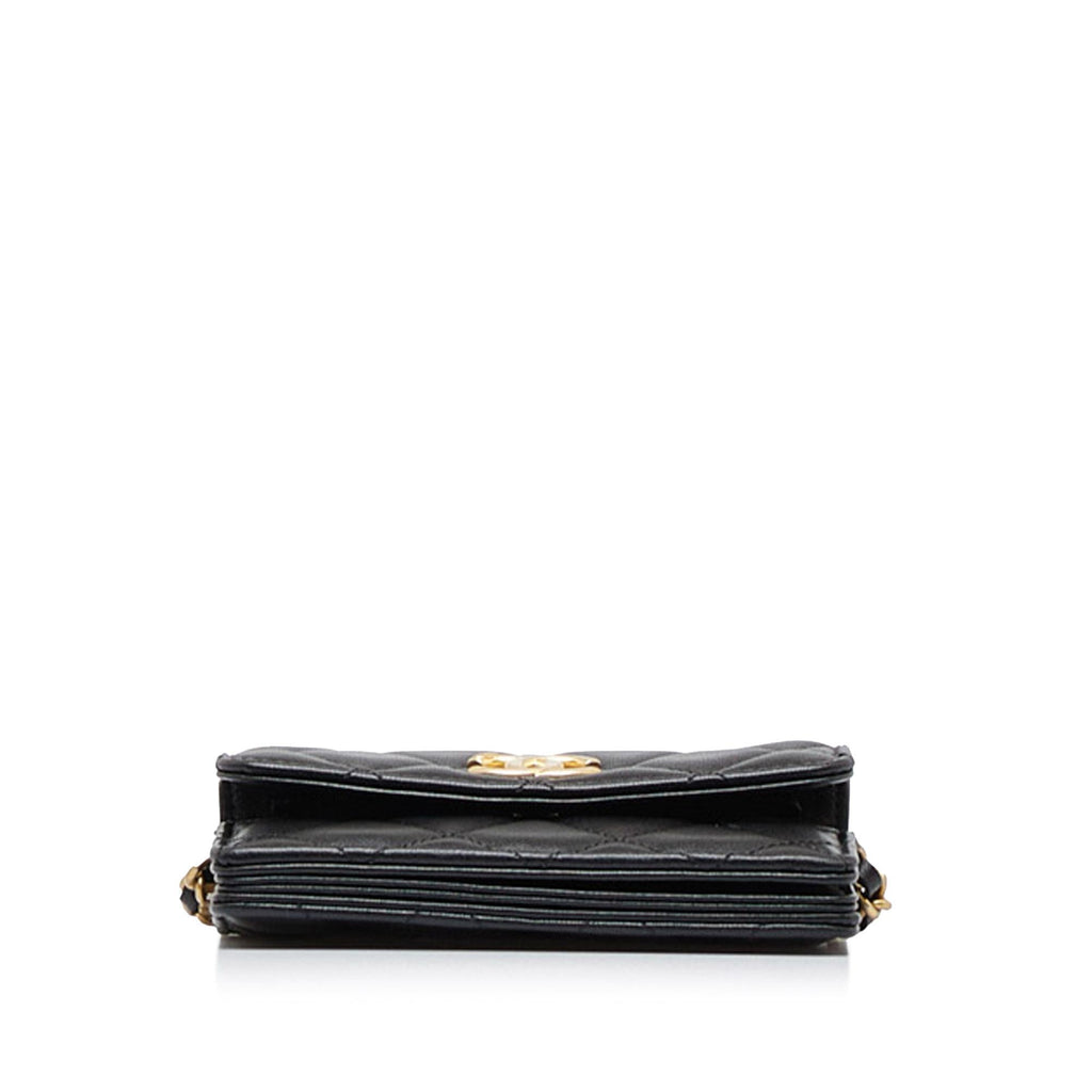 Chanel Pearl Crown Clutch On Chain (SHG-AvIaAb)