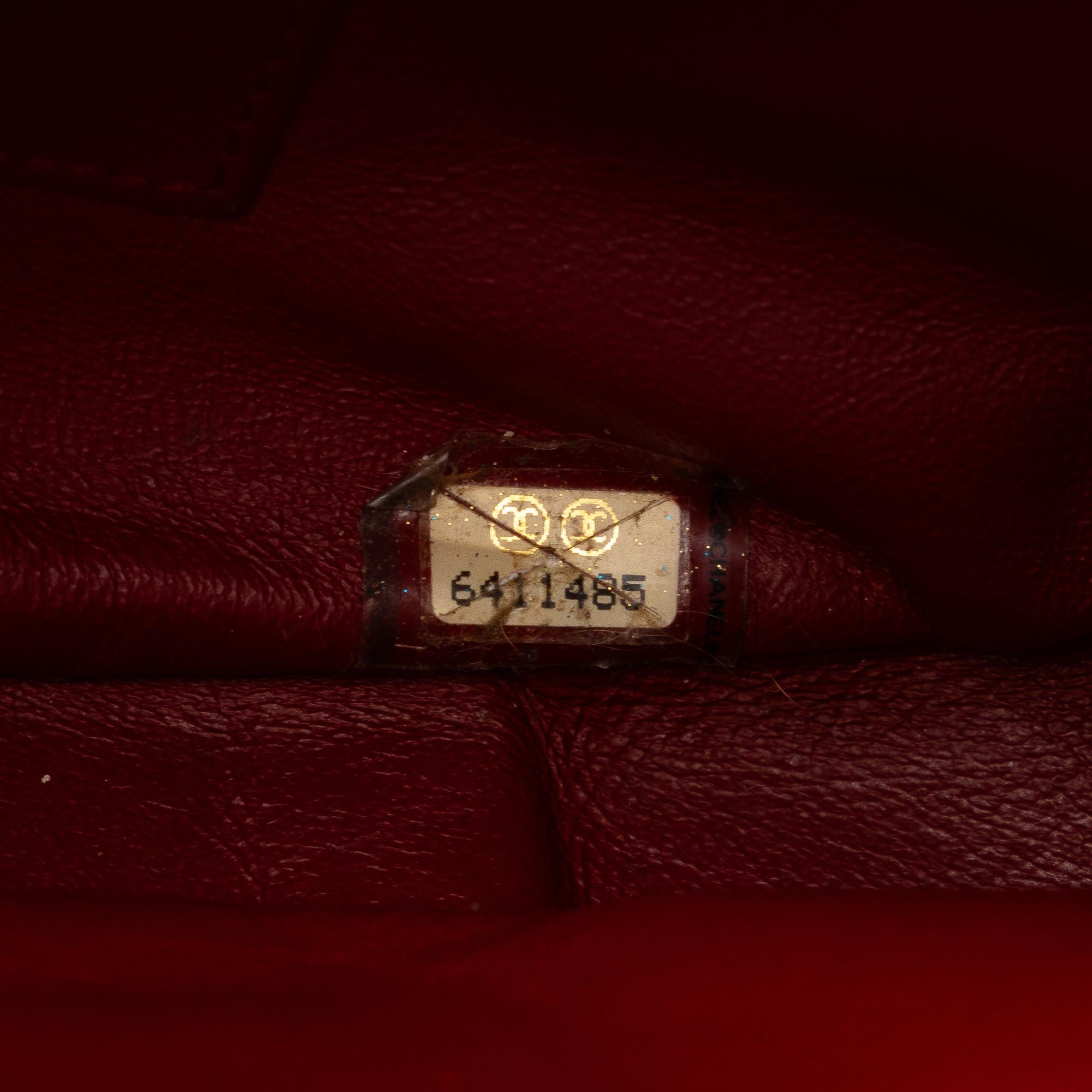 Chanel Perforated Bow Frame Handbag (SHG-EWnif8)