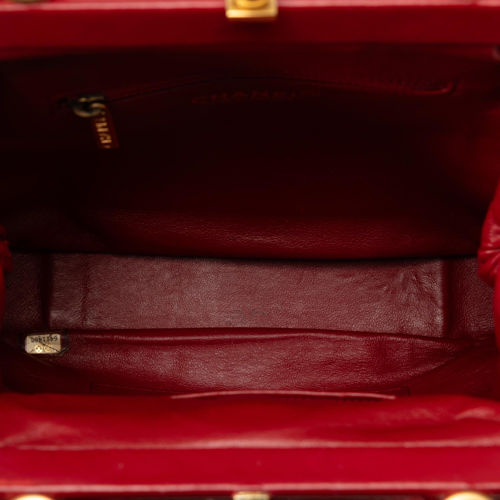 Chanel Perforated Bow Frame Handbag (SHG-EWnif8)