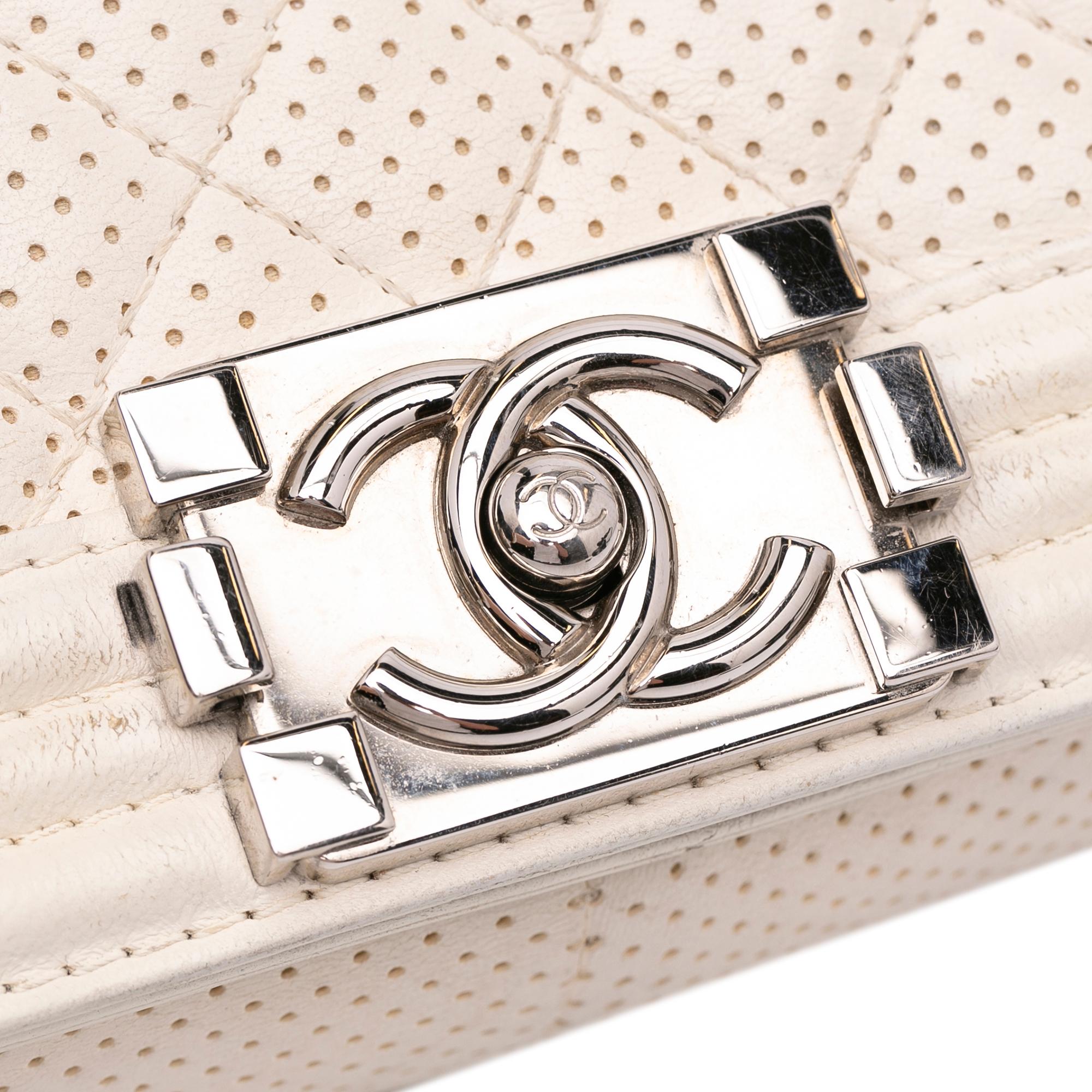 Chanel Perforated Lambskin Boy Flap (SHG-j0q4NI)