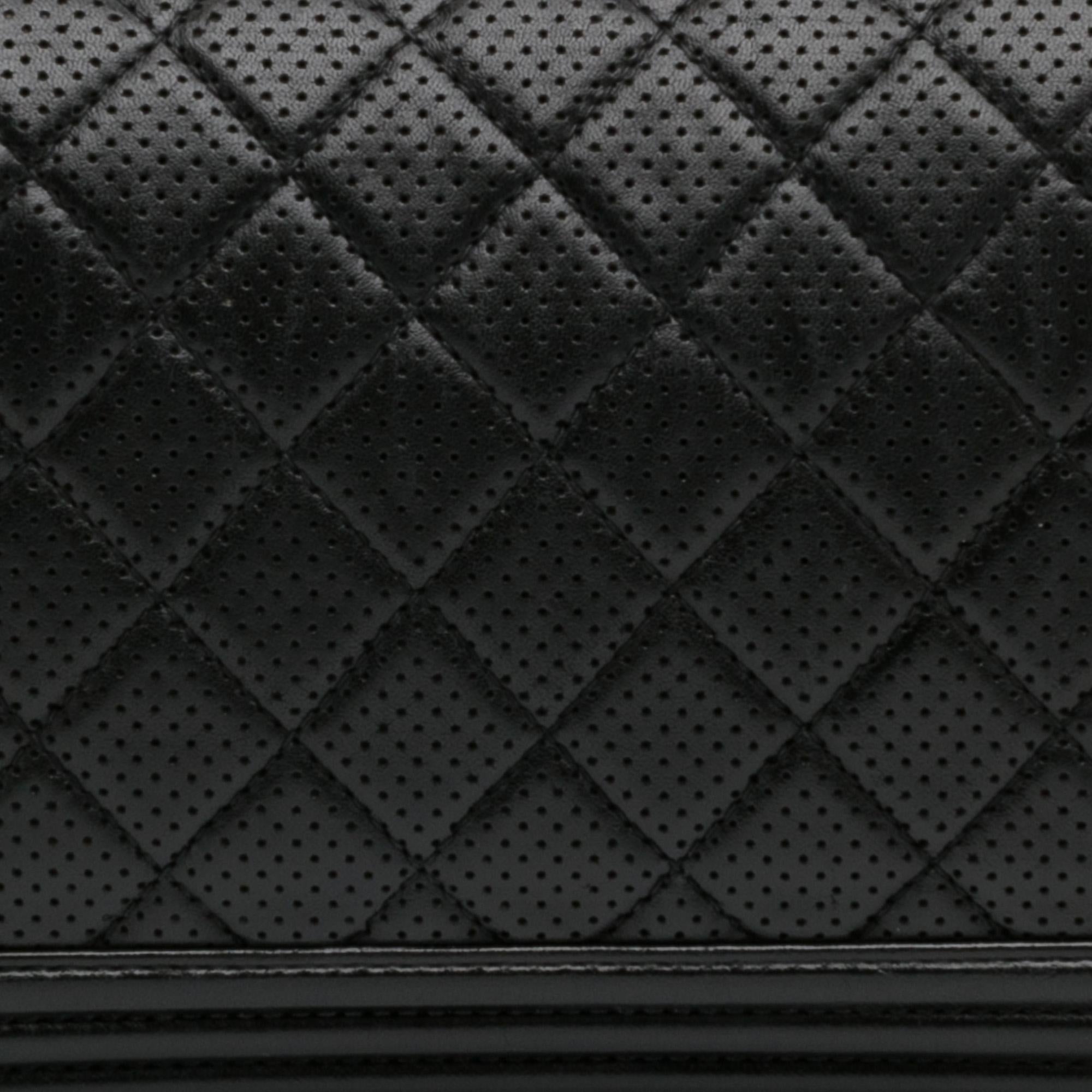 Chanel Perforated Lambskin Boy Flap (SHG-5uI7Qu)