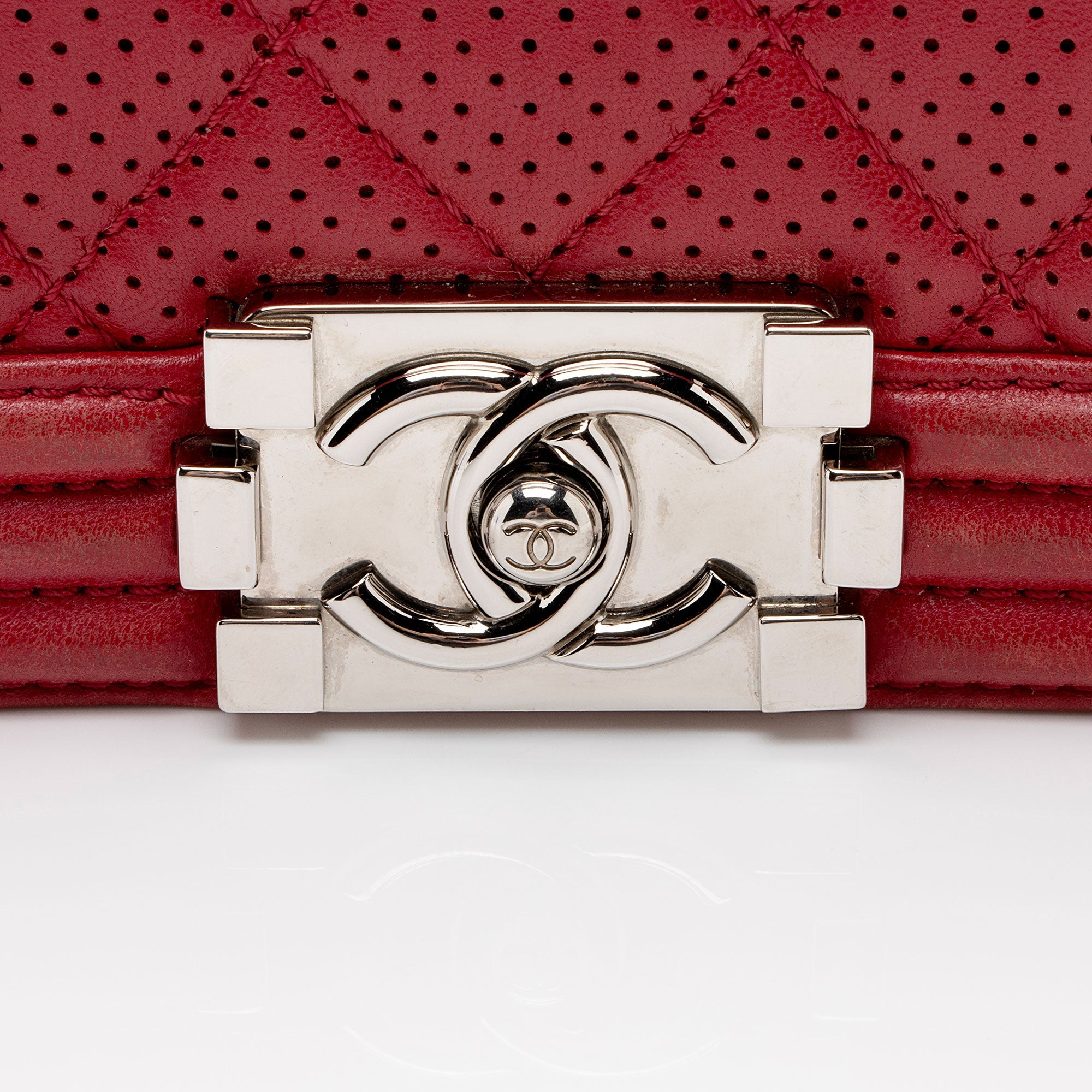Chanel Perforated Lambskin New Medium Boy Bag (SHF-LqYEA9)