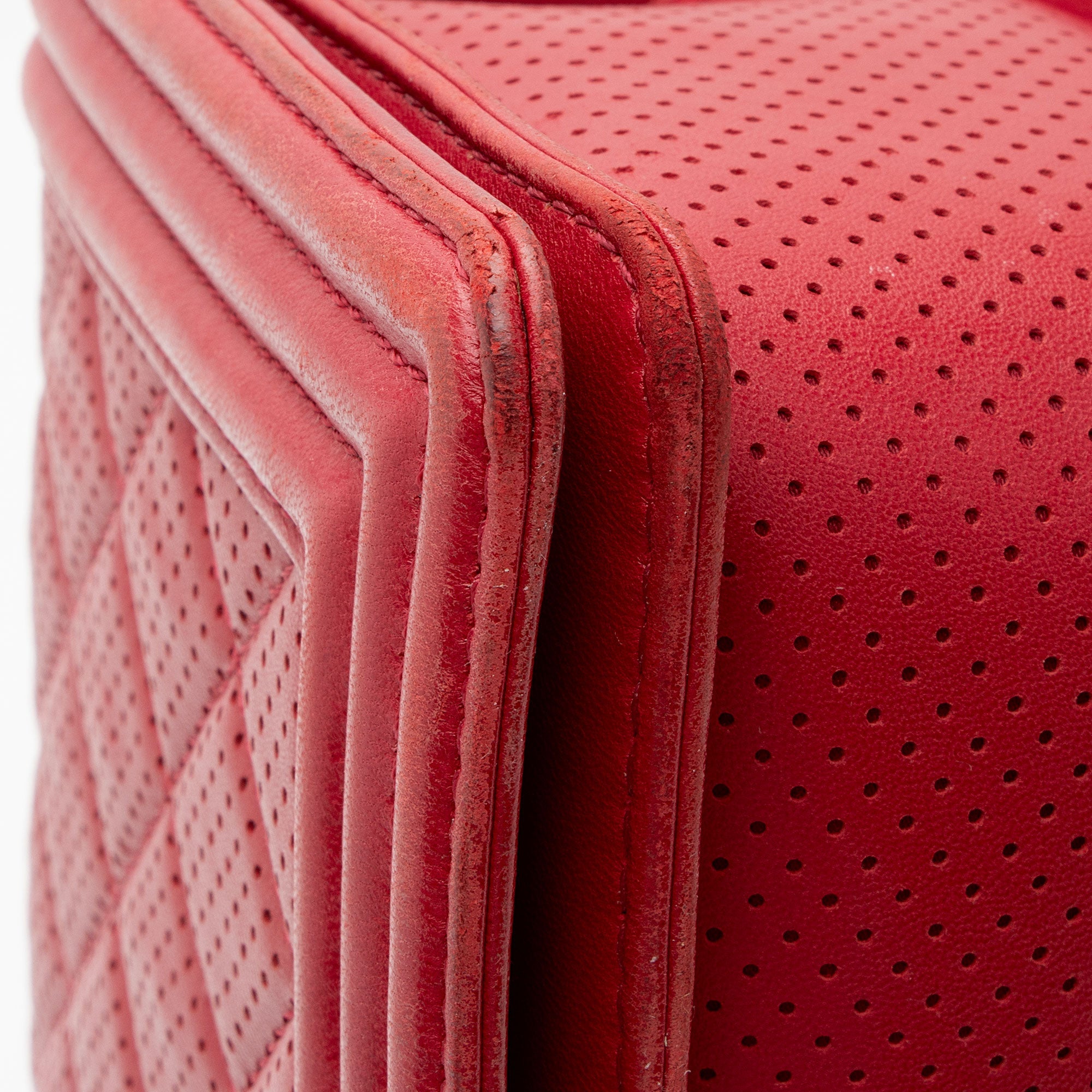 Chanel Perforated Lambskin New Medium Boy Bag (SHF-LqYEA9)
