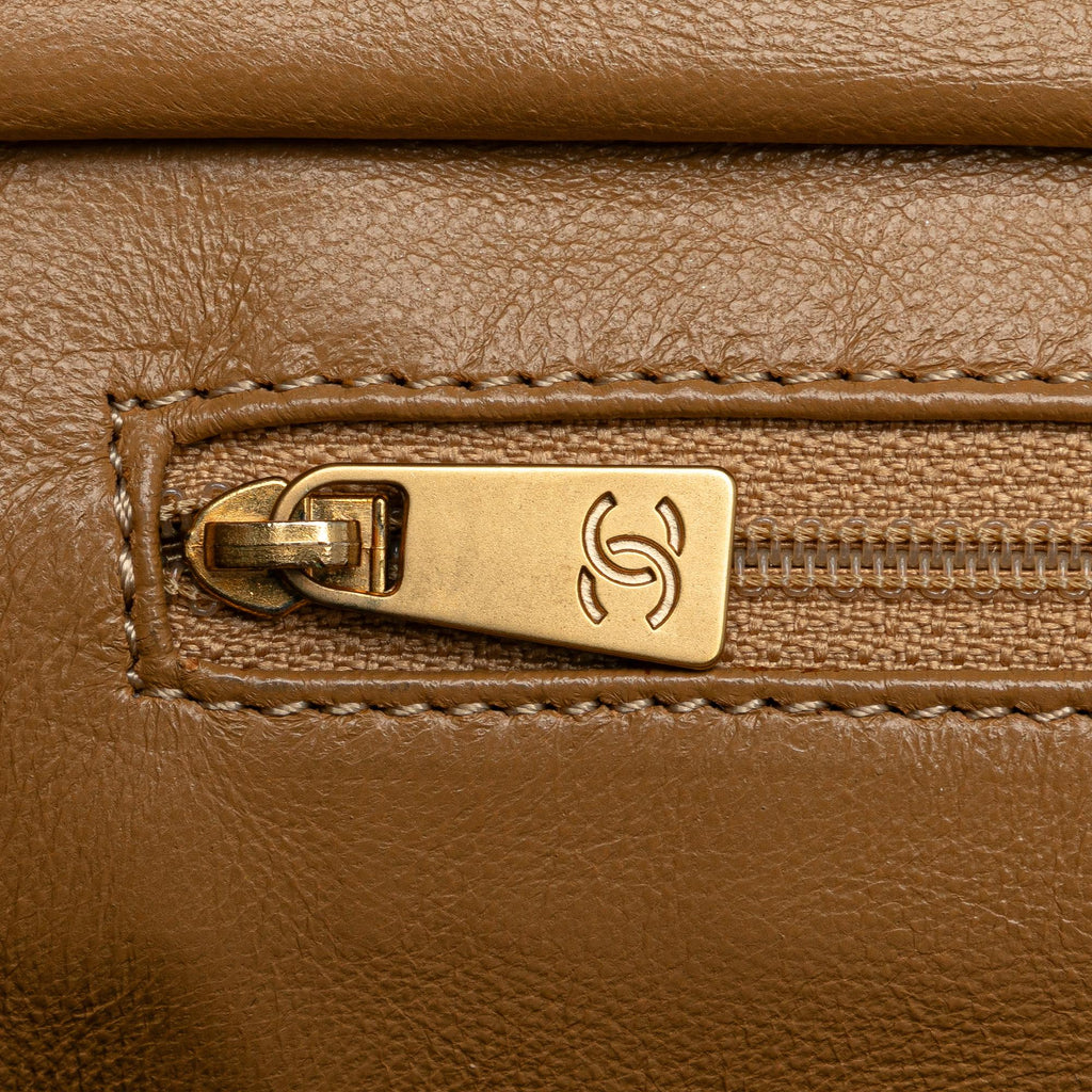 Chanel Petite Caviar Timeless Shopping Tote (SHG-HnNmDD)