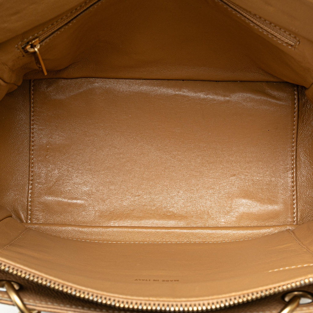 Chanel Petite Caviar Timeless Shopping Tote (SHG-HnNmDD)