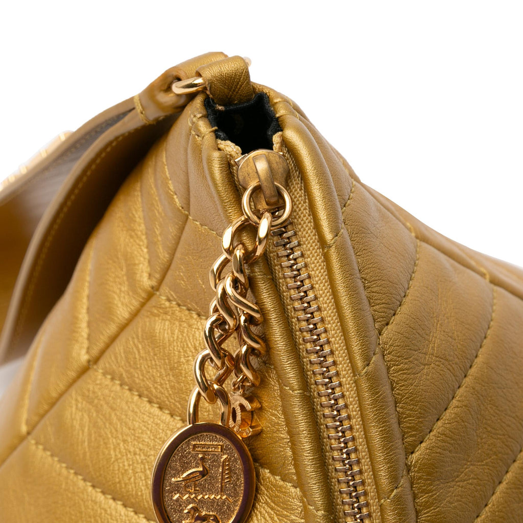 Chanel Pyramid Leather Clutch (SHG-Neh7KN)