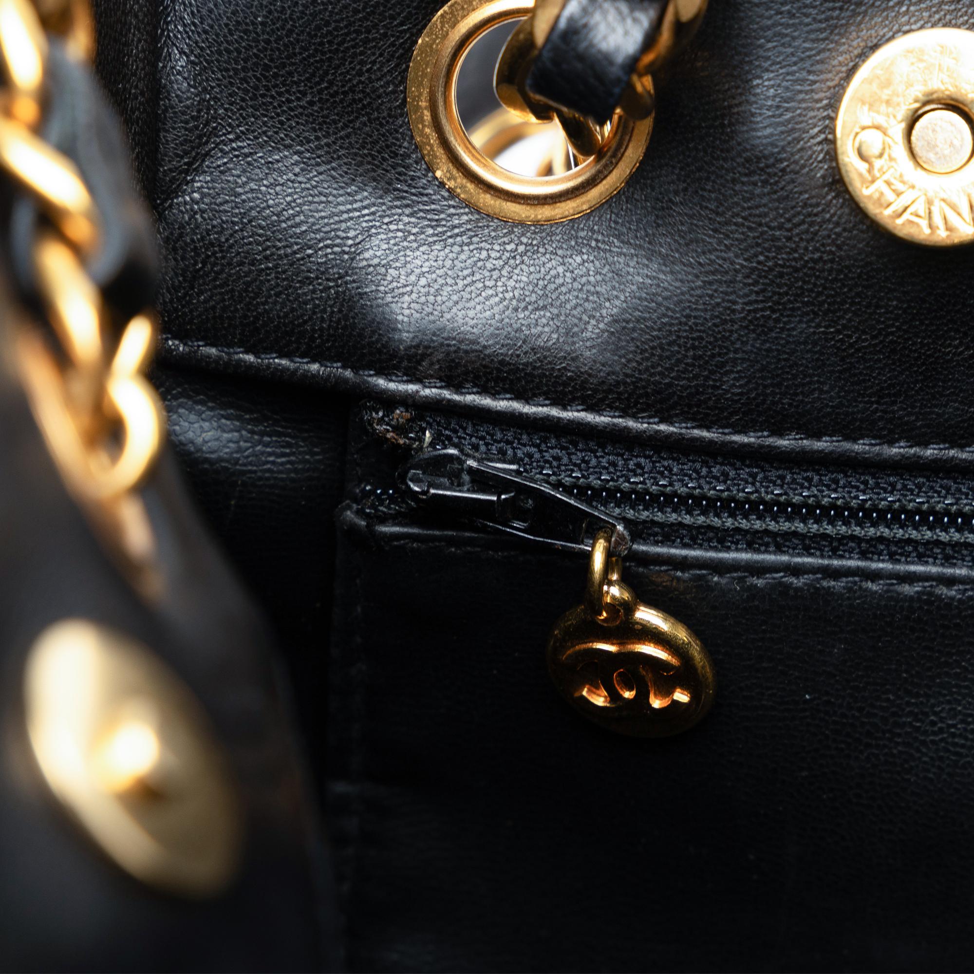 Chanel Quilted CC Lambskin Shoulder Bag (SHG-4n8pB4)