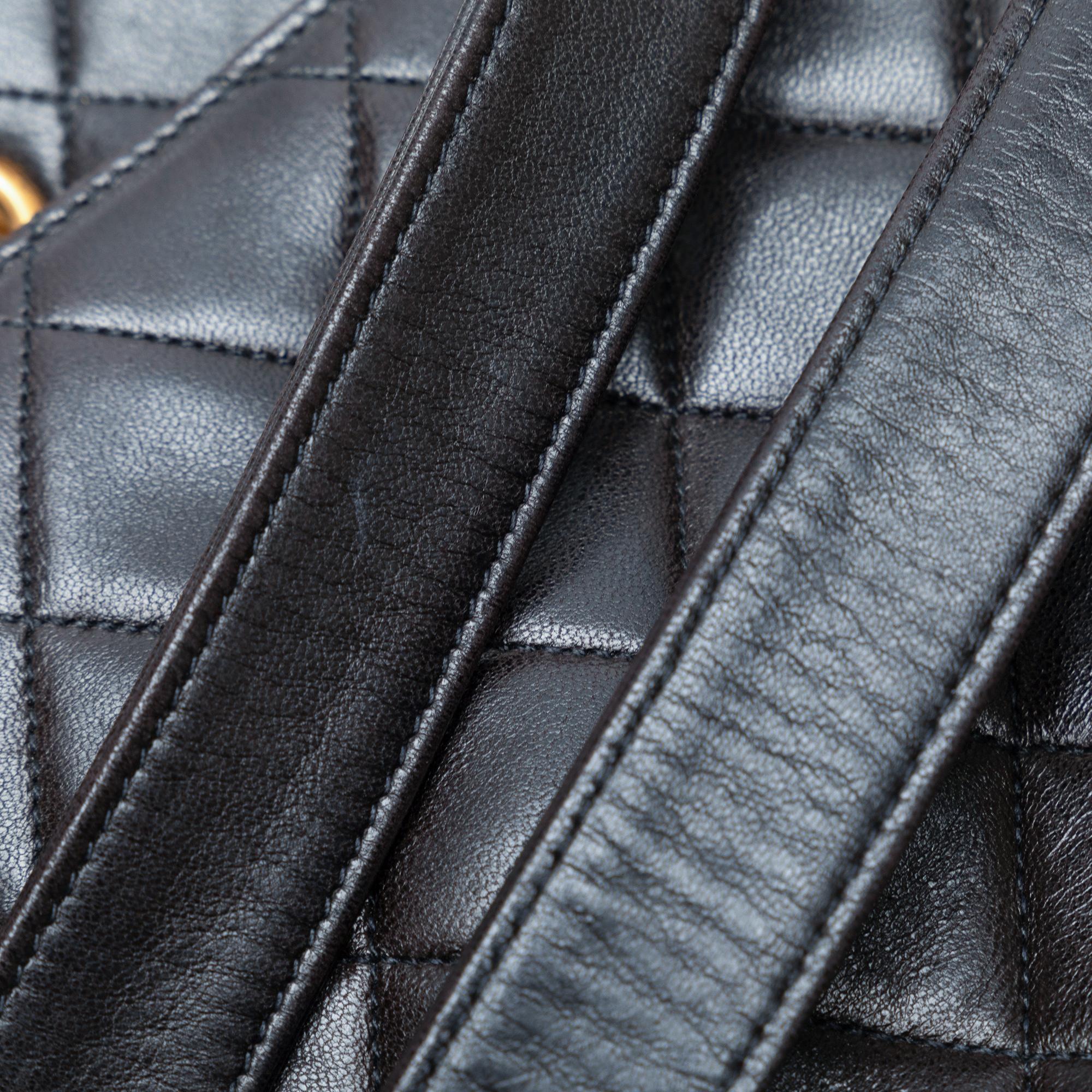 Chanel Quilted CC Lambskin Shoulder Bag (SHG-4n8pB4)