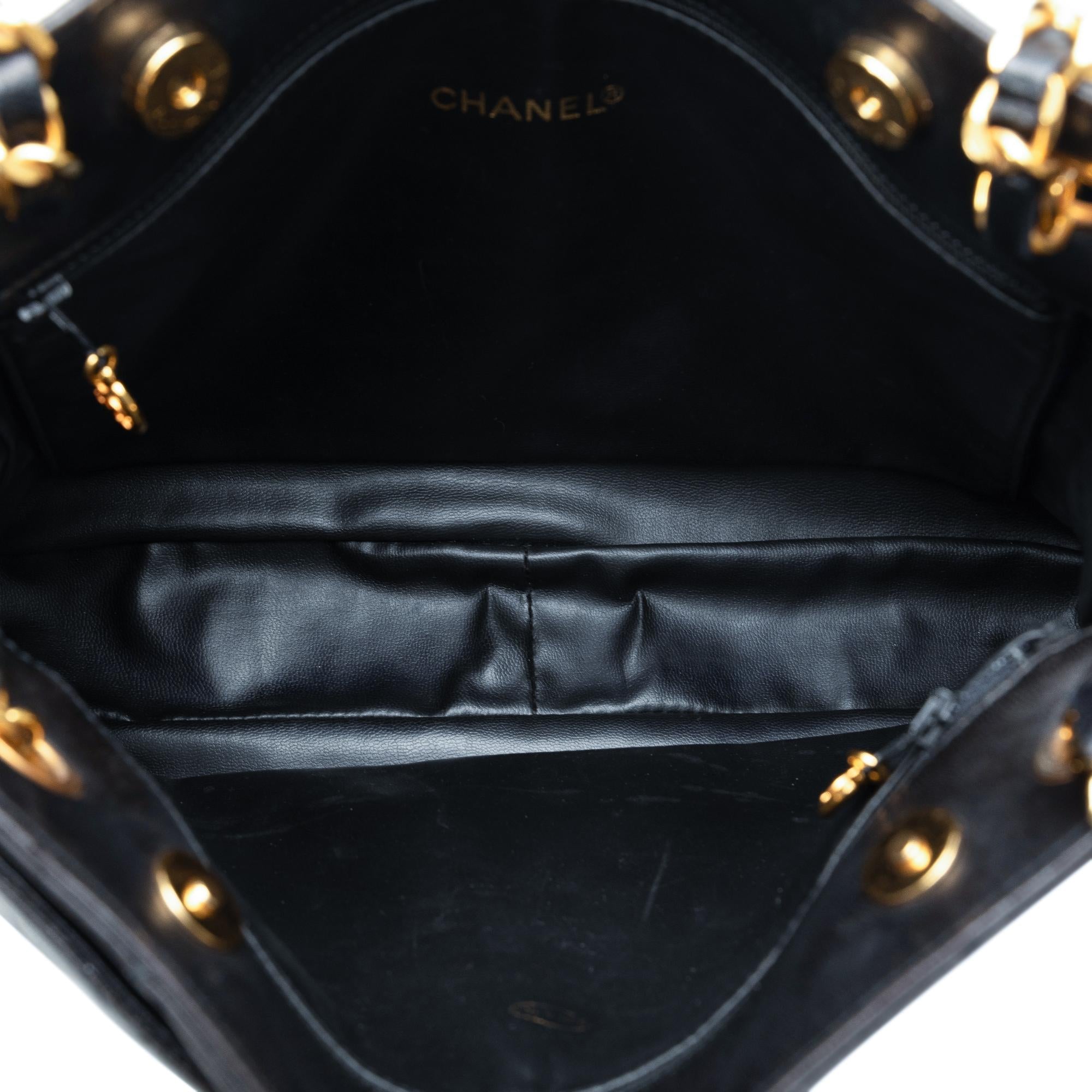 Chanel Quilted CC Lambskin Shoulder Bag (SHG-4n8pB4)