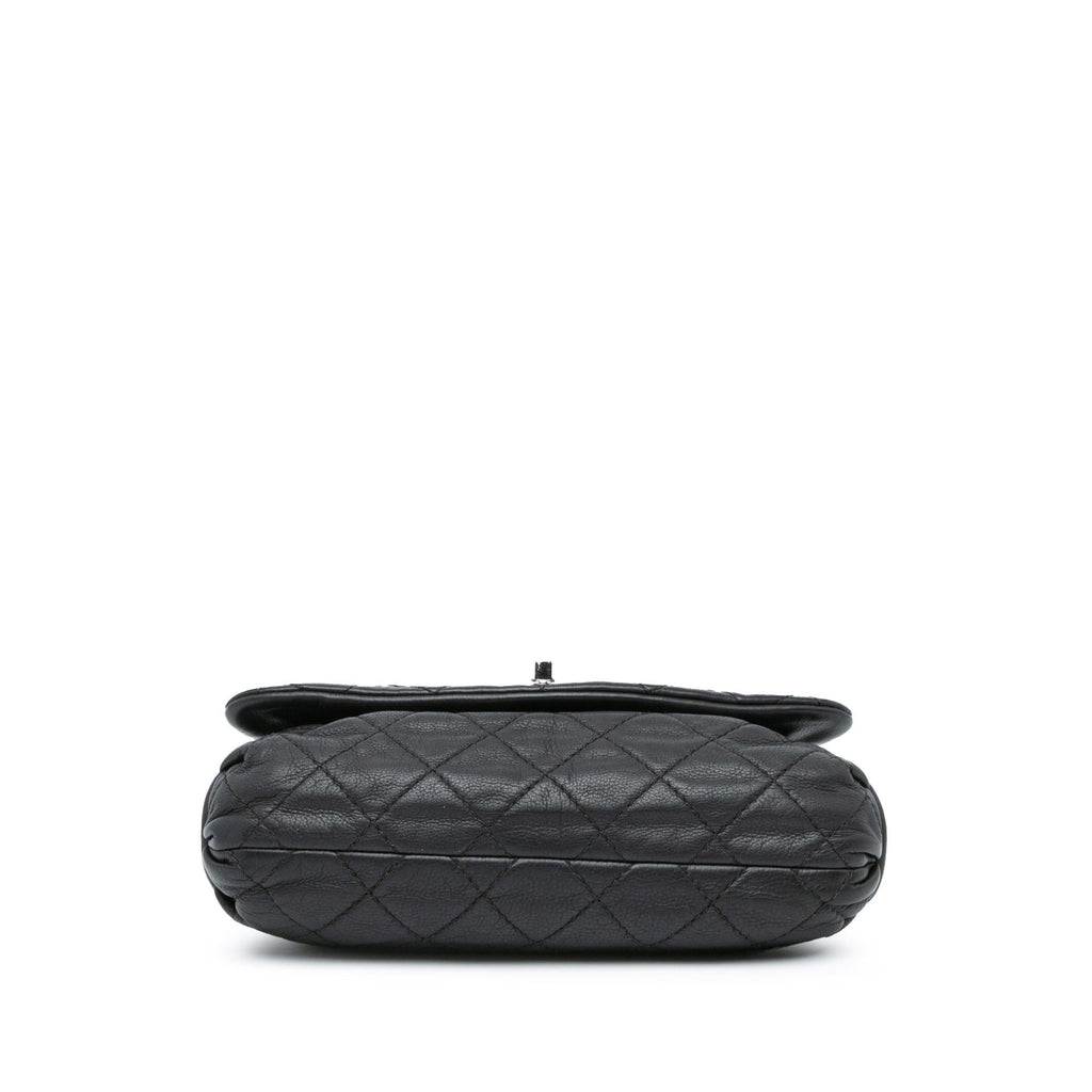Chanel Quilted Calfskin Curvy Flap (SHG-7XhJvX)