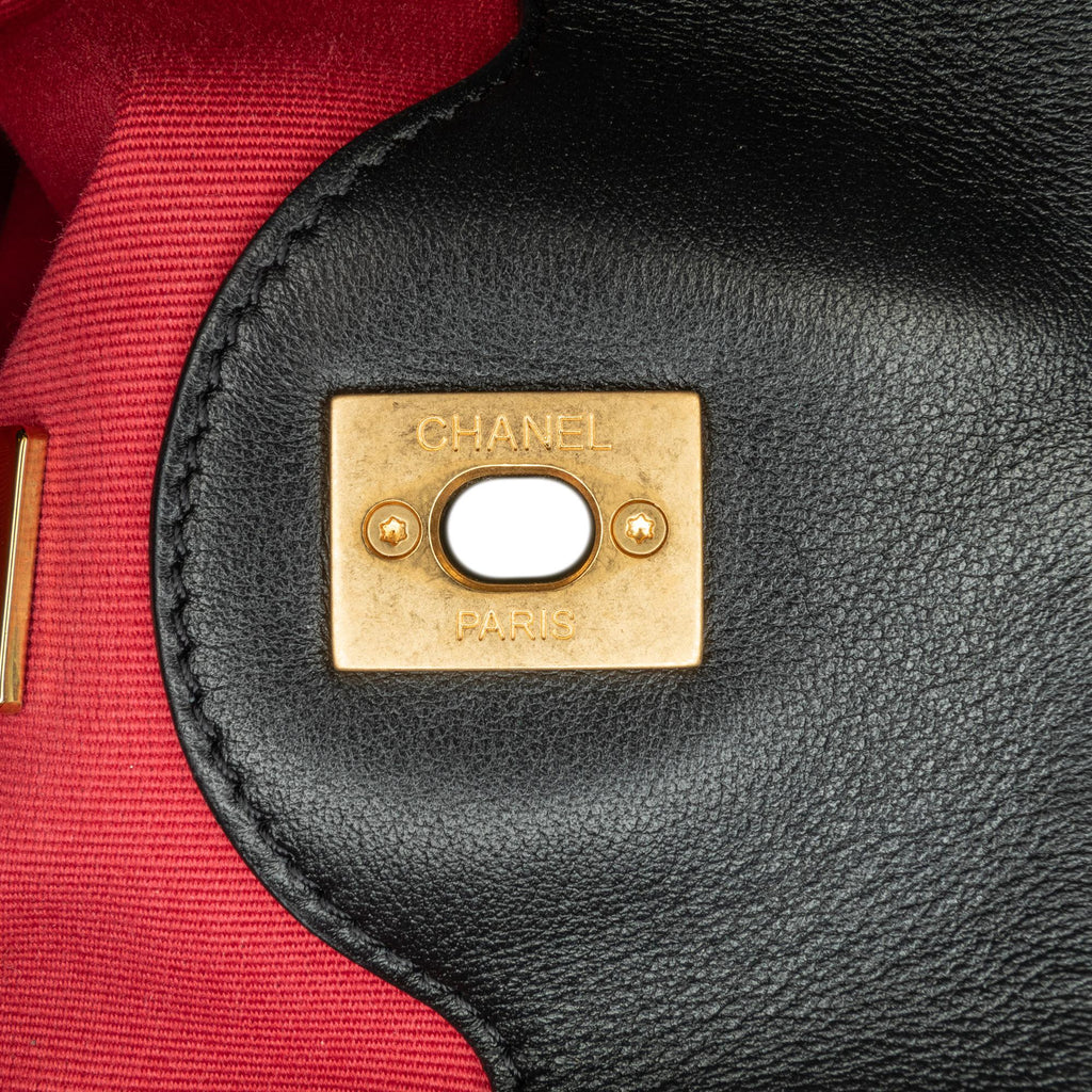 Chanel Quilted Calfskin Easy Mood Hobo (SHG-NA7iAJ)