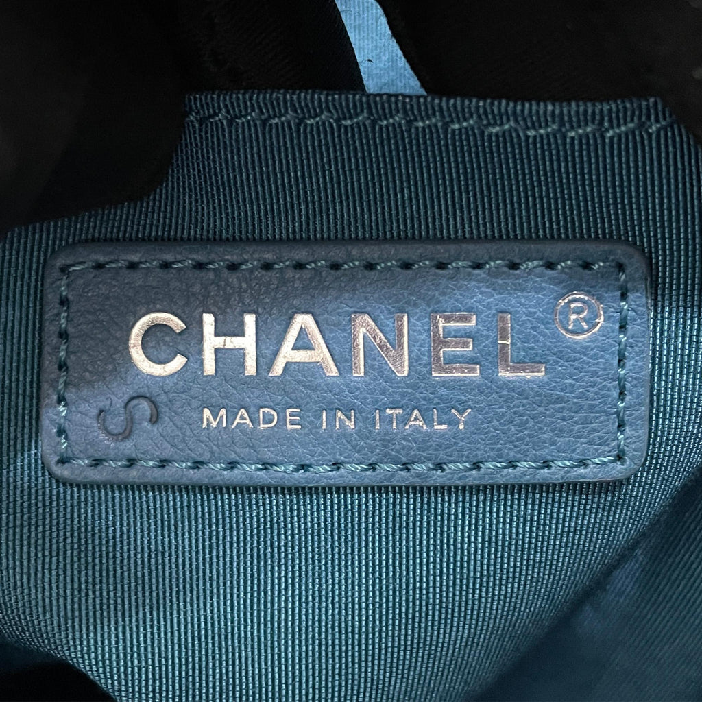 Chanel Quilted Caviar Drawstring Chain Bucket Bag (SHG-jhFetp)