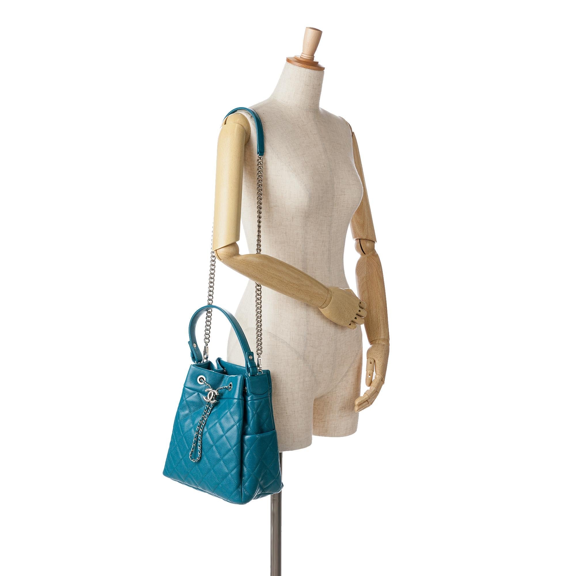 Chanel Quilted Caviar Drawstring Chain Bucket Bag (SHG-jhFetp)