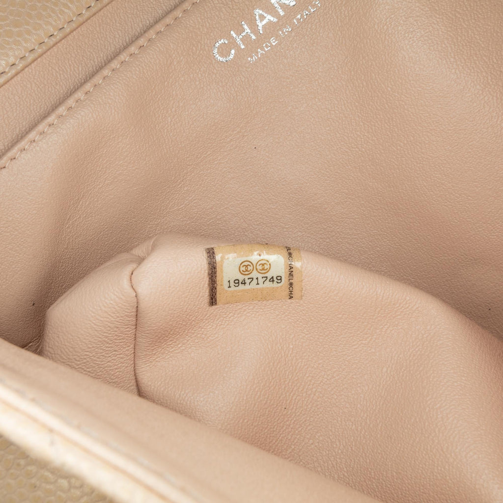 Chanel Quilted Caviar Flap Clutch with Chain (SHG-7v4fjq)