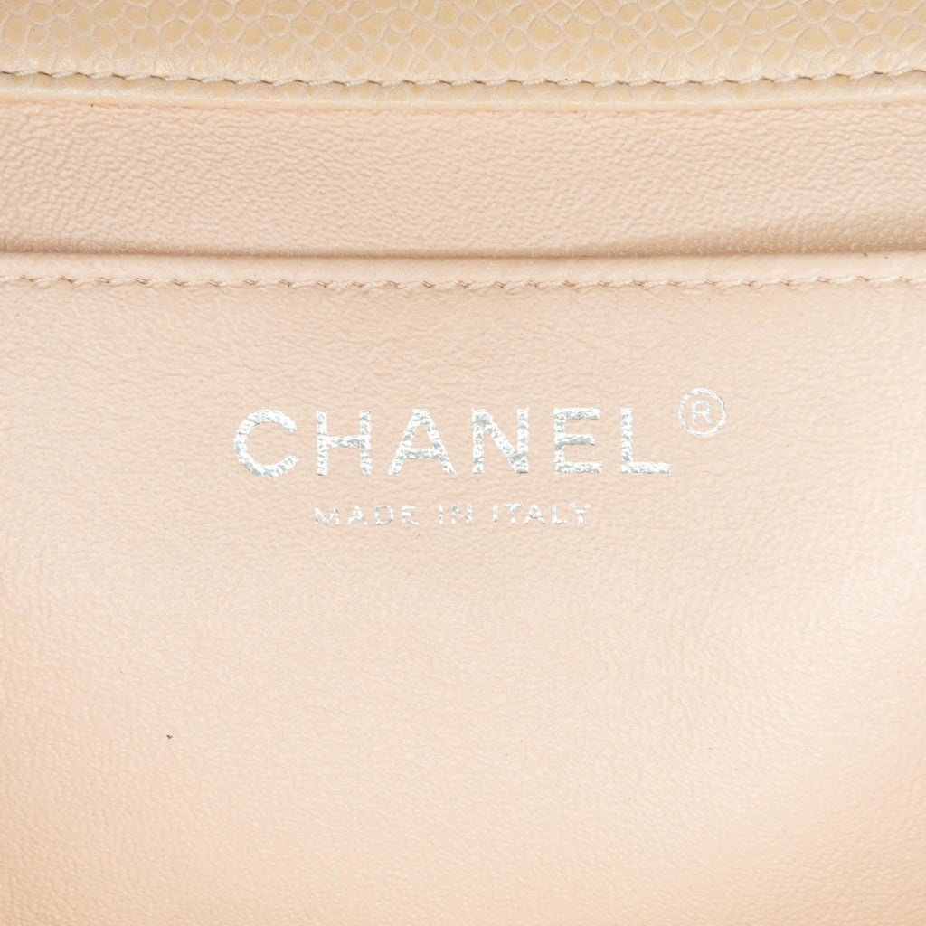 Chanel Quilted Caviar Flap Clutch with Chain (SHG-7v4fjq)