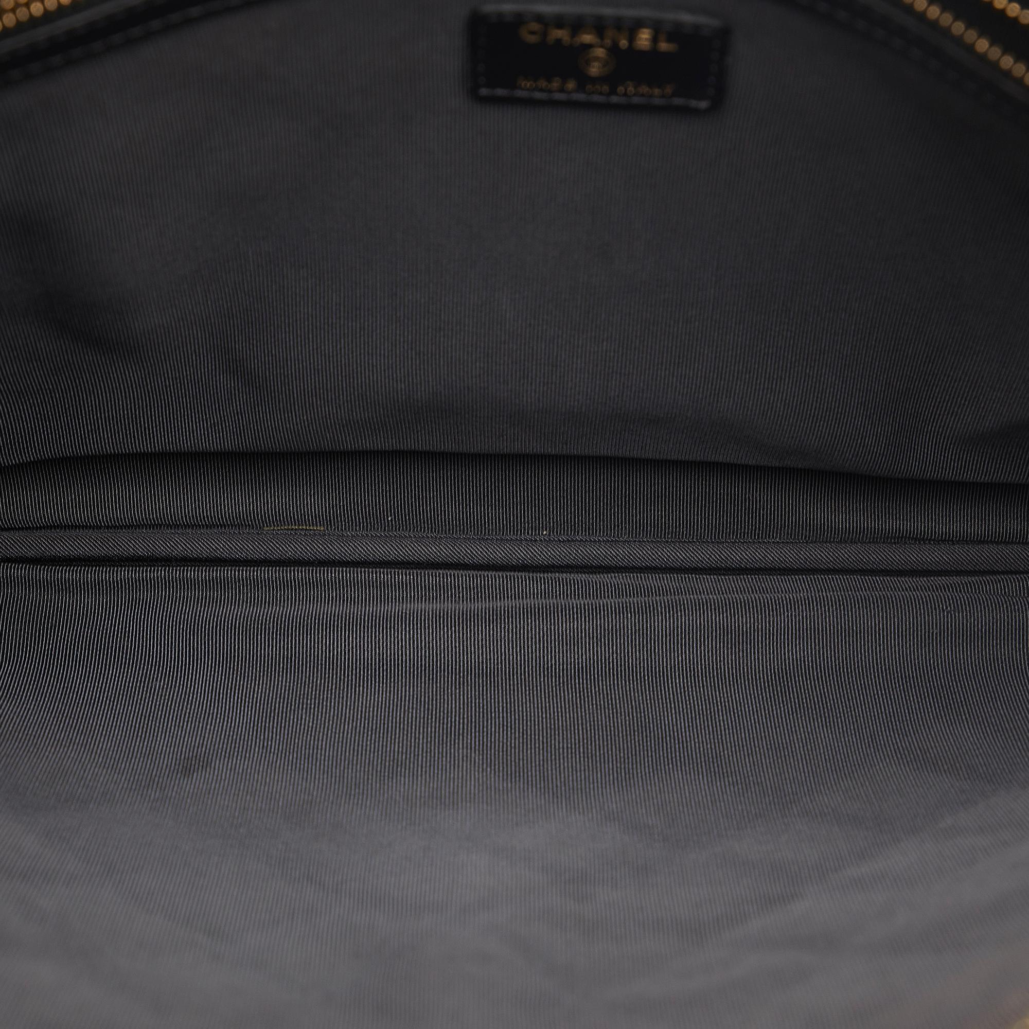 Chanel Quilted Caviar O Case Clutch (SHG-6m9479)