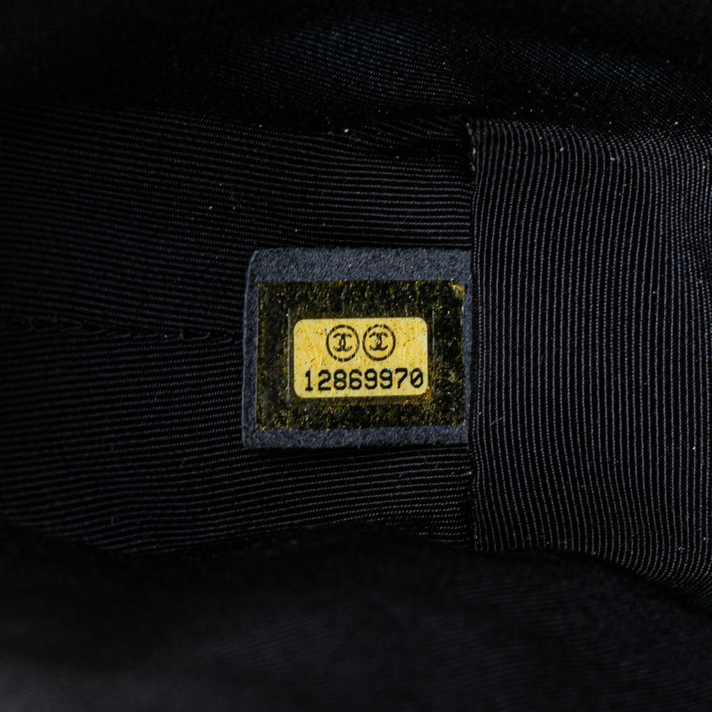 Chanel Quilted Caviar Pouch (SHG-Q8nLiP)