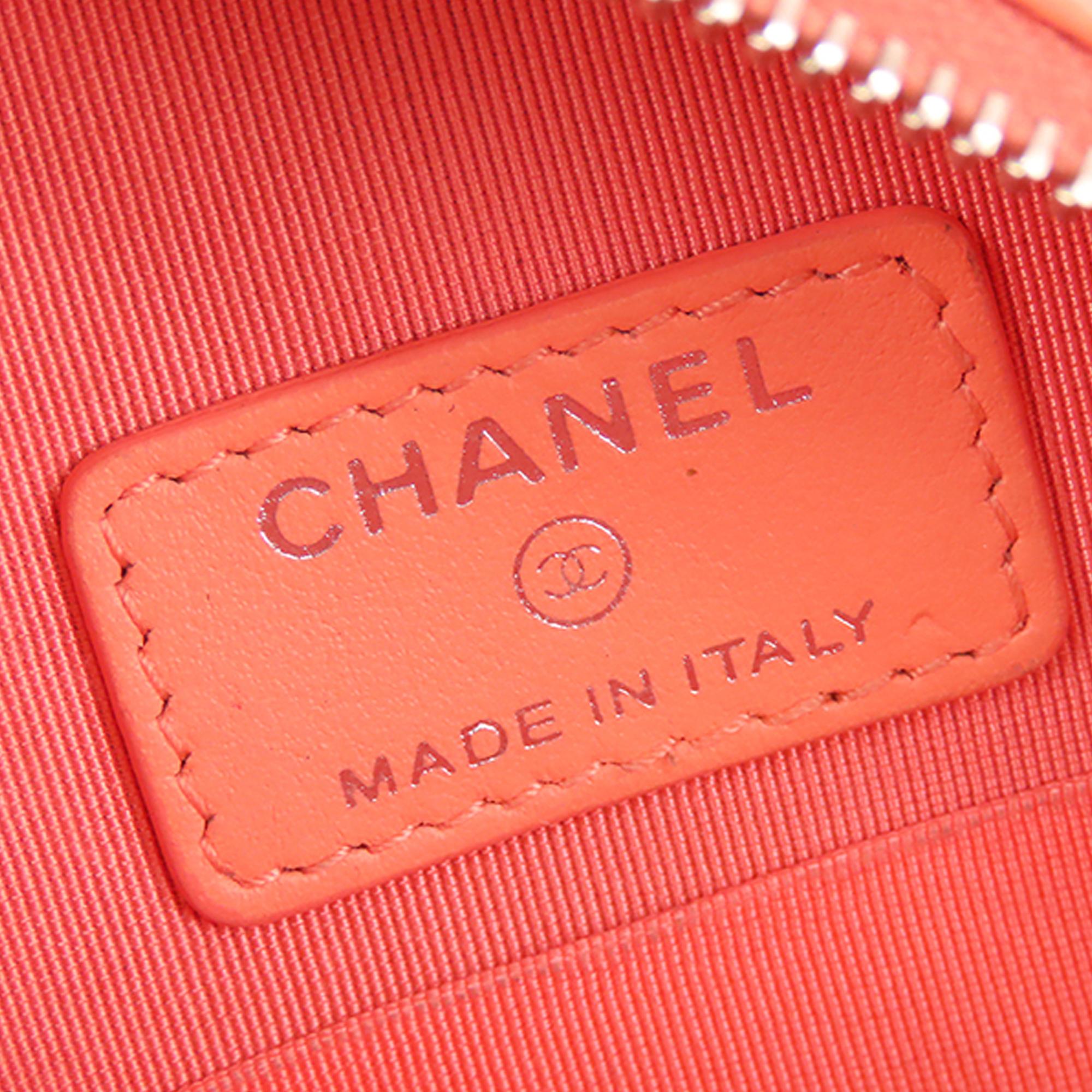 Chanel Quilted Caviar Round Clutch With Chain (SHG-gLWhRd)