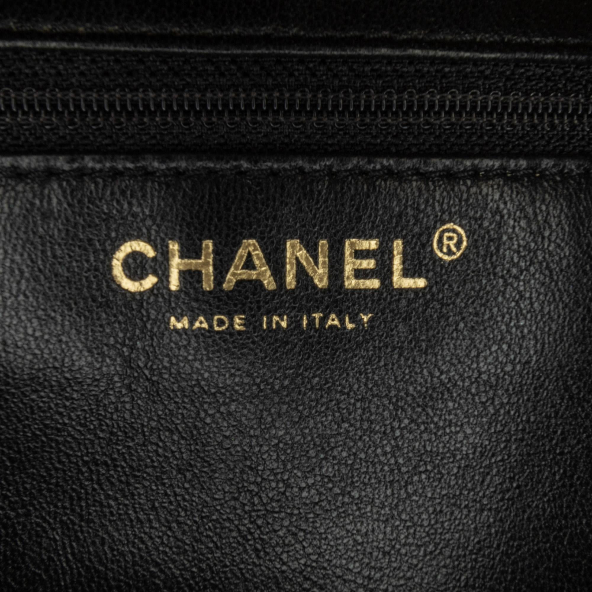 Chanel Quilted Caviar Wood Chain Shoulder Bag (SHG-mtEzPW)