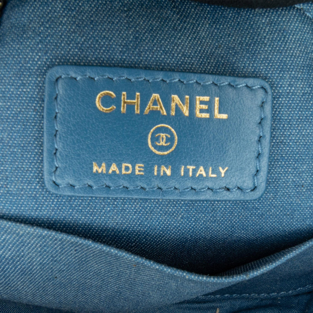 Chanel Quilted Denim Pearl Crush Round Clutch with Chain (SHG-HXkyLN)