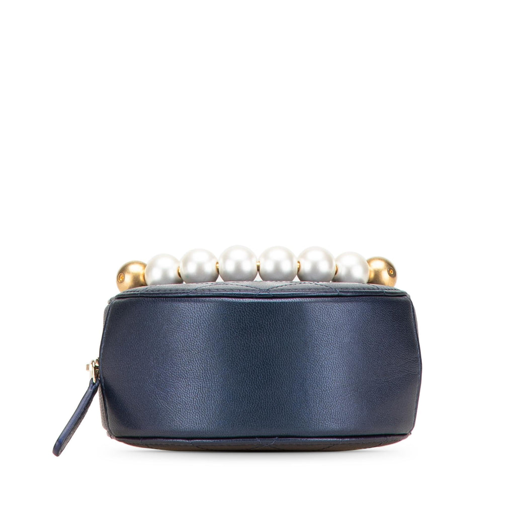 Chanel Quilted Goatskin Chic Pearls Chain Round Clutch With Chain