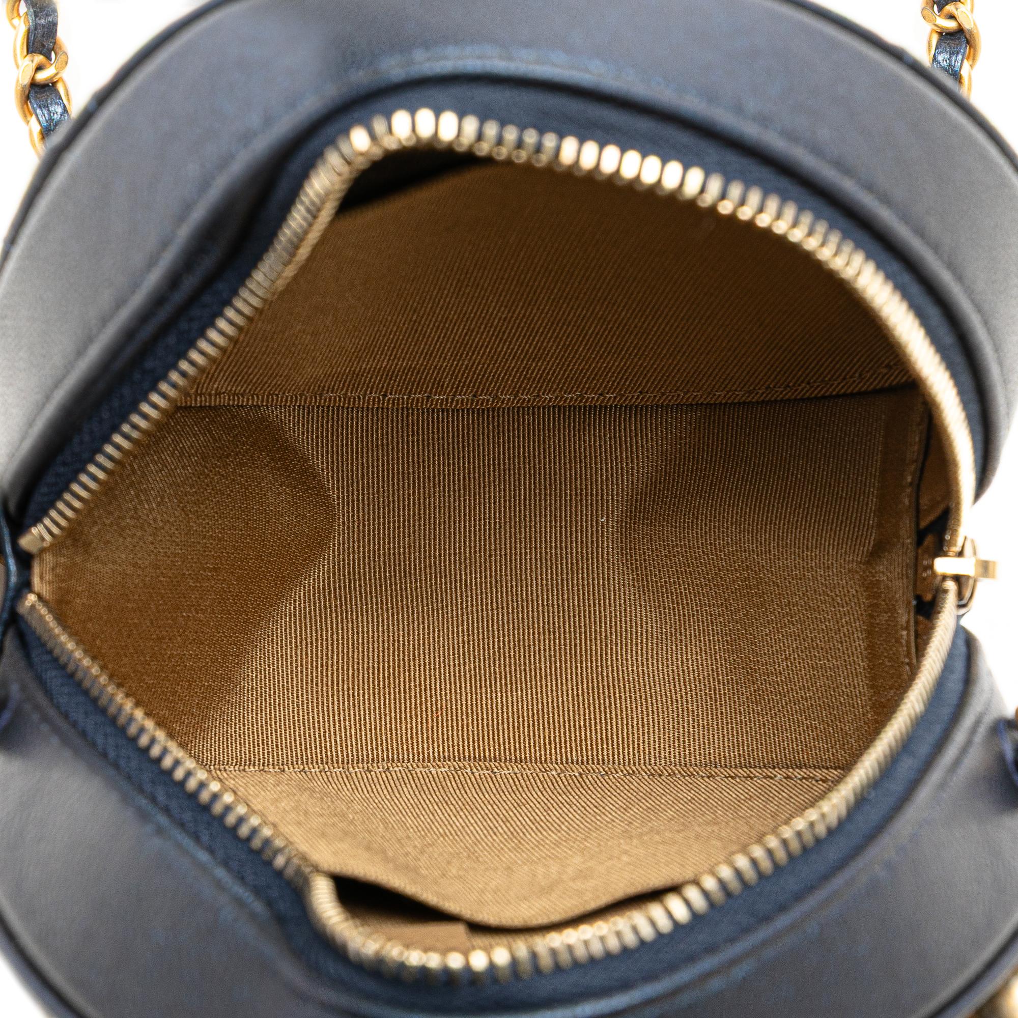 Chanel Quilted Goatskin Chic Pearls Chain Round Clutch With Chain