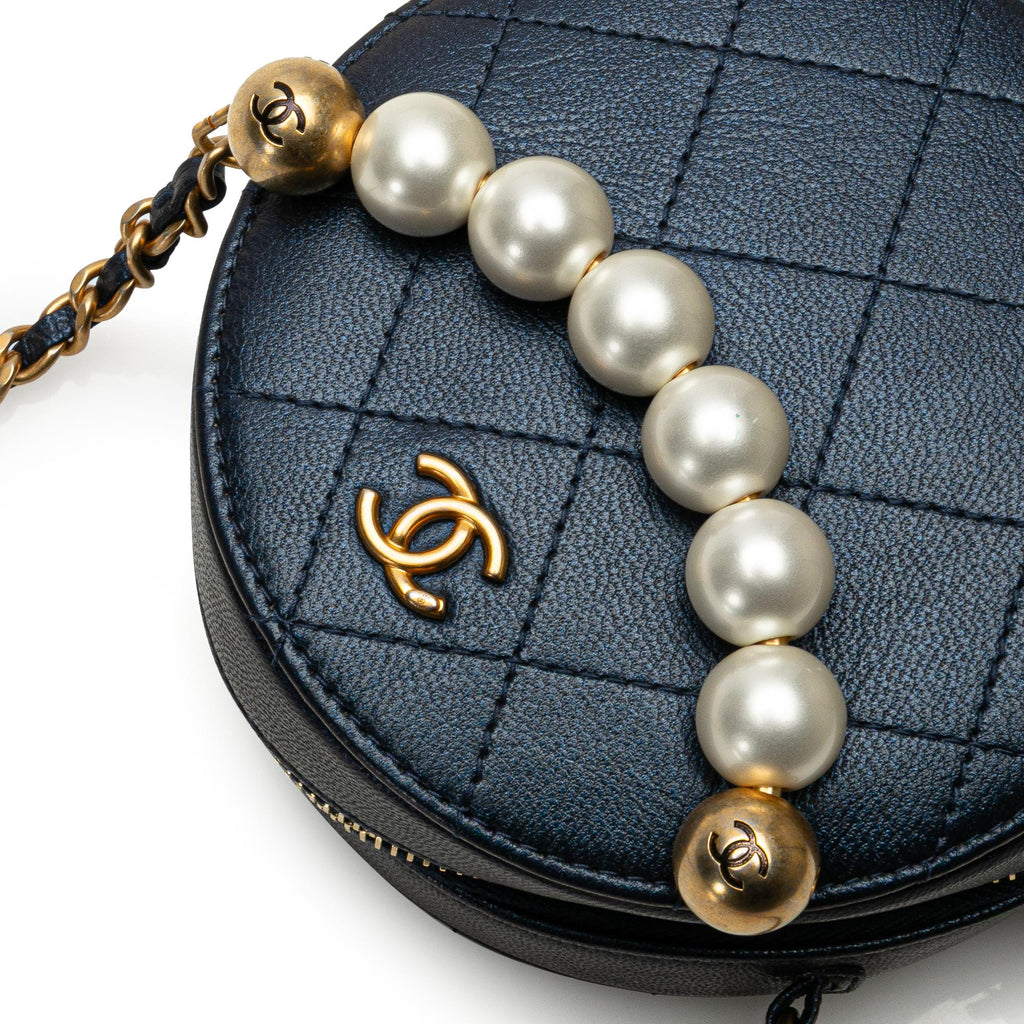 Chanel Quilted Goatskin Chic Pearls Chain Round Clutch With Chain