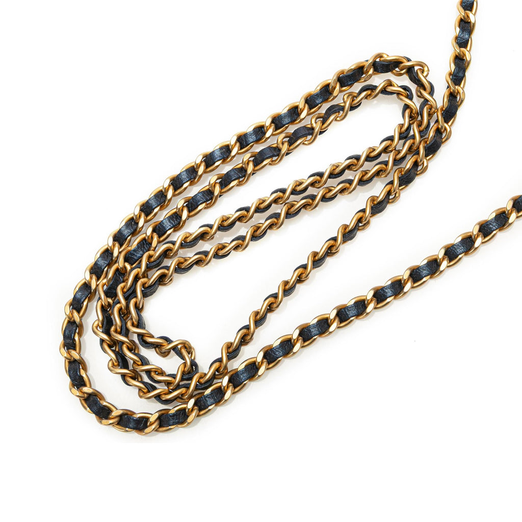 Chanel Quilted Goatskin Chic Pearls Chain Round Clutch With Chain