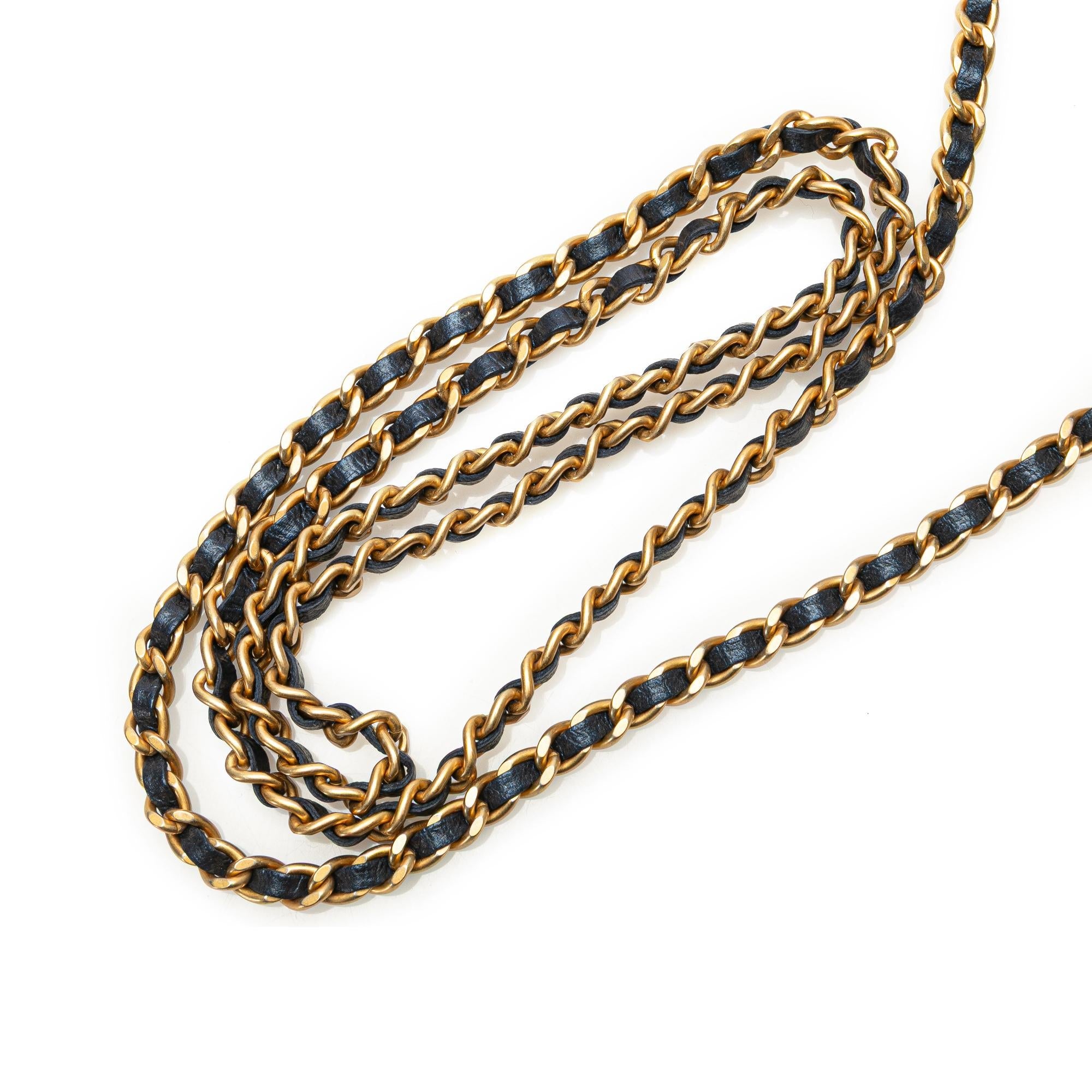 Chanel Quilted Goatskin Chic Pearls Chain Round Clutch With Chain