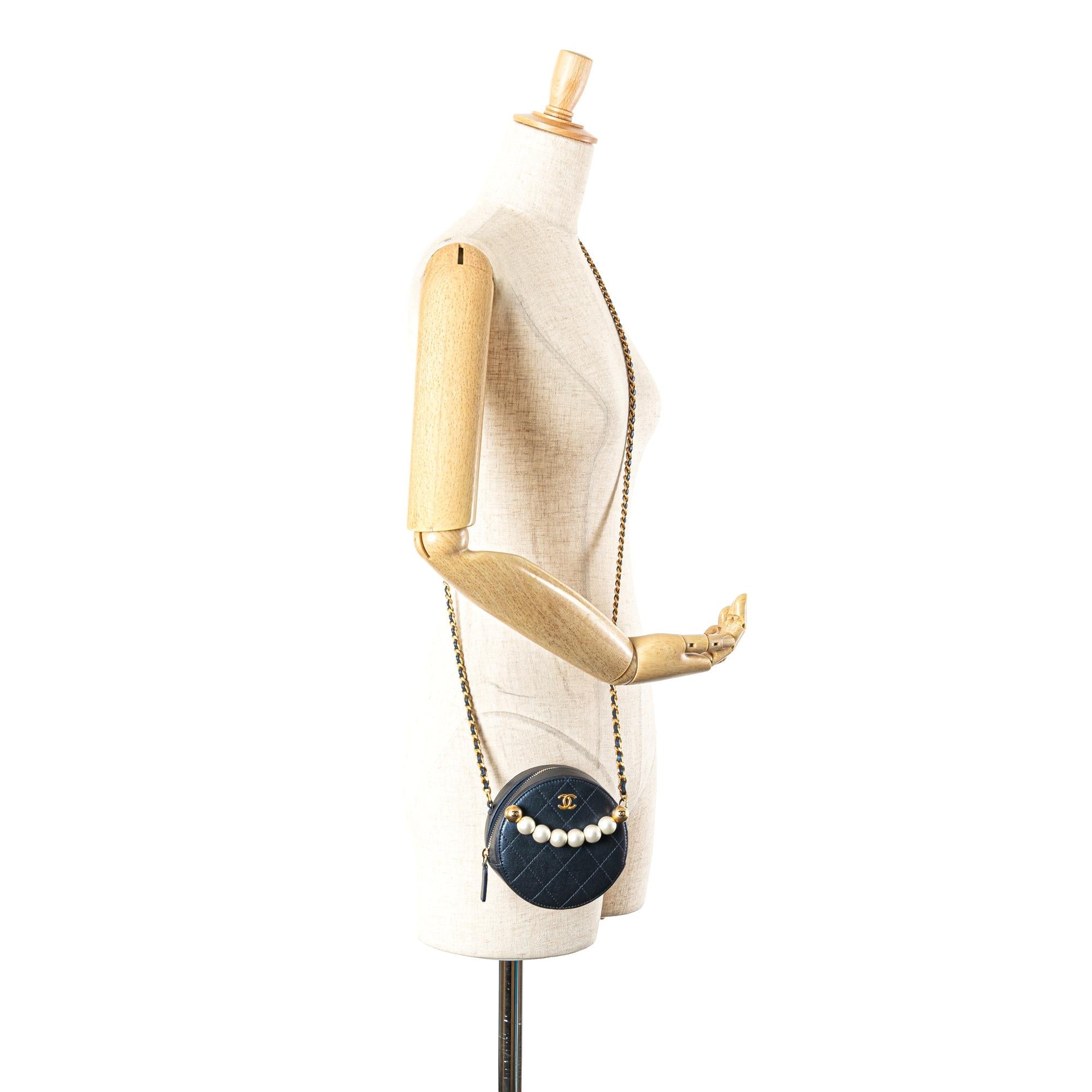 Chanel Quilted Goatskin Chic Pearls Chain Round Clutch With Chain