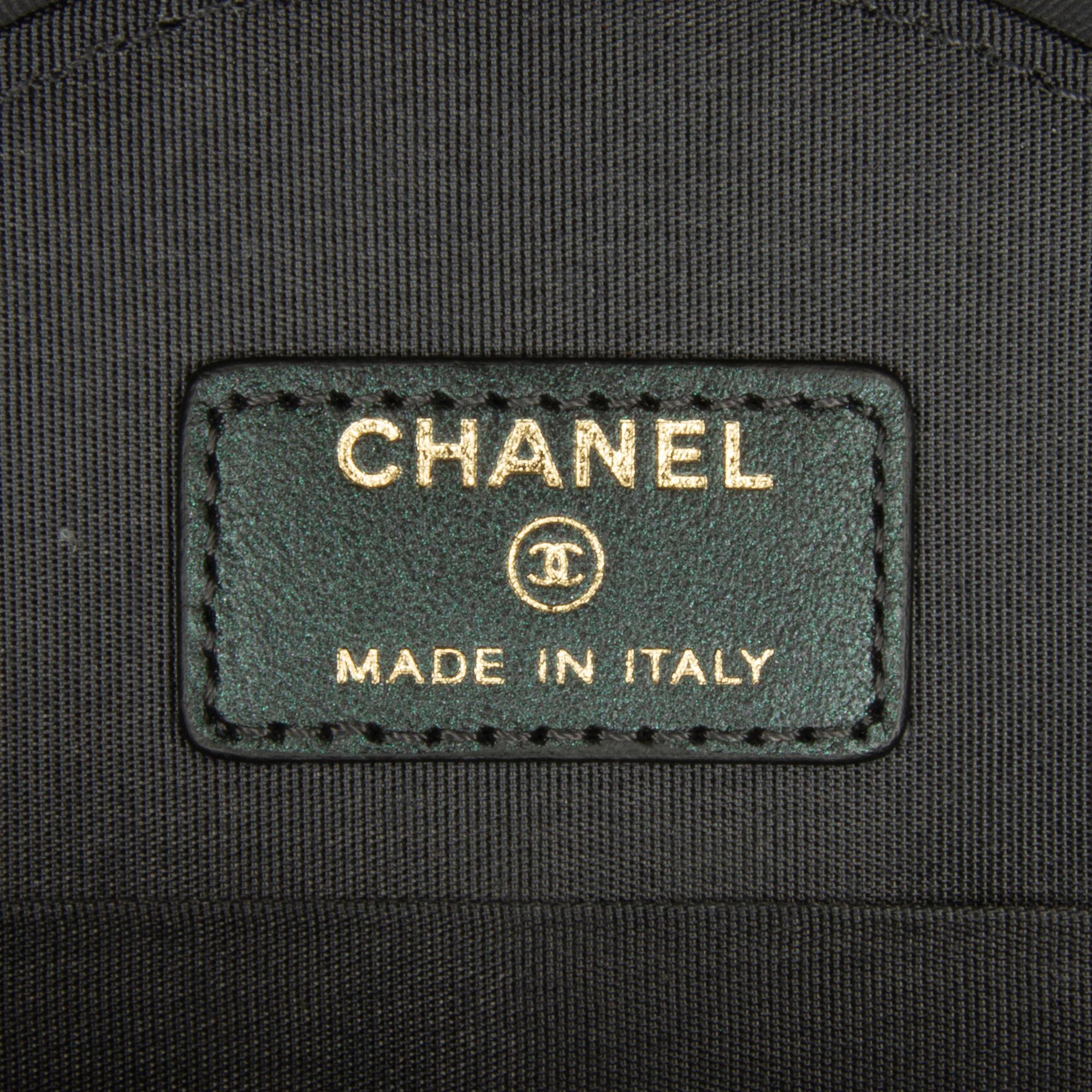 Chanel Quilted Iridescent Caviar Round Clutch With Chain (SHG-5vHUZc)