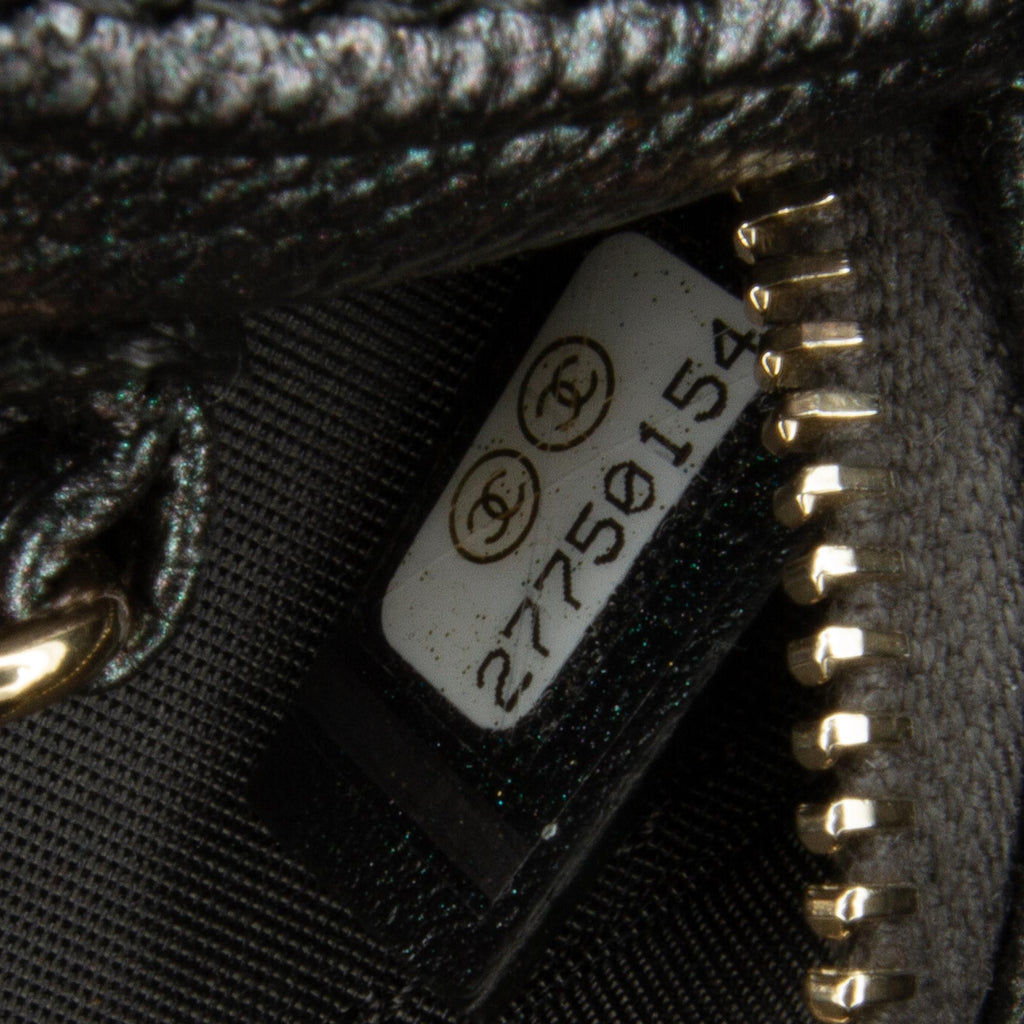 Chanel Quilted Iridescent Caviar Round Clutch With Chain (SHG-5vHUZc)