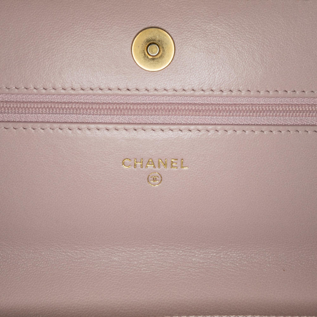 Chanel Quilted Lambskin 19 Wallet on Chain (SHG-td22ep)