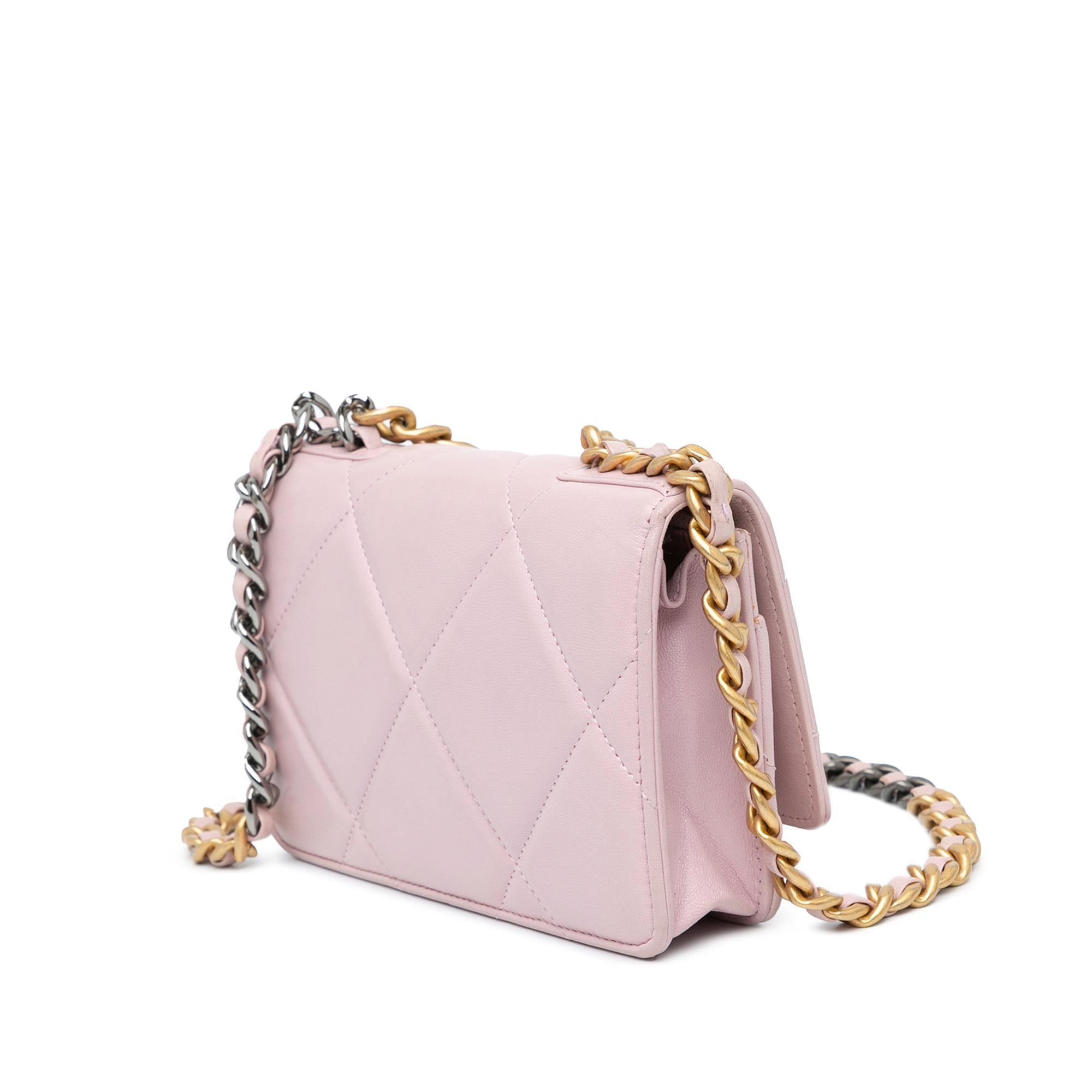 Chanel Quilted Lambskin 19 Wallet on Chain (SHG-td22ep)