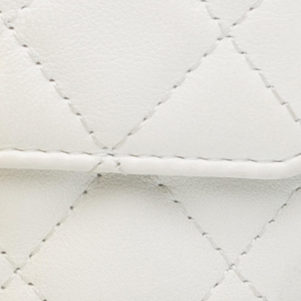 Chanel Quilted Lambskin About Pearls Card Holder On Chain (SHG-yBjq5O)