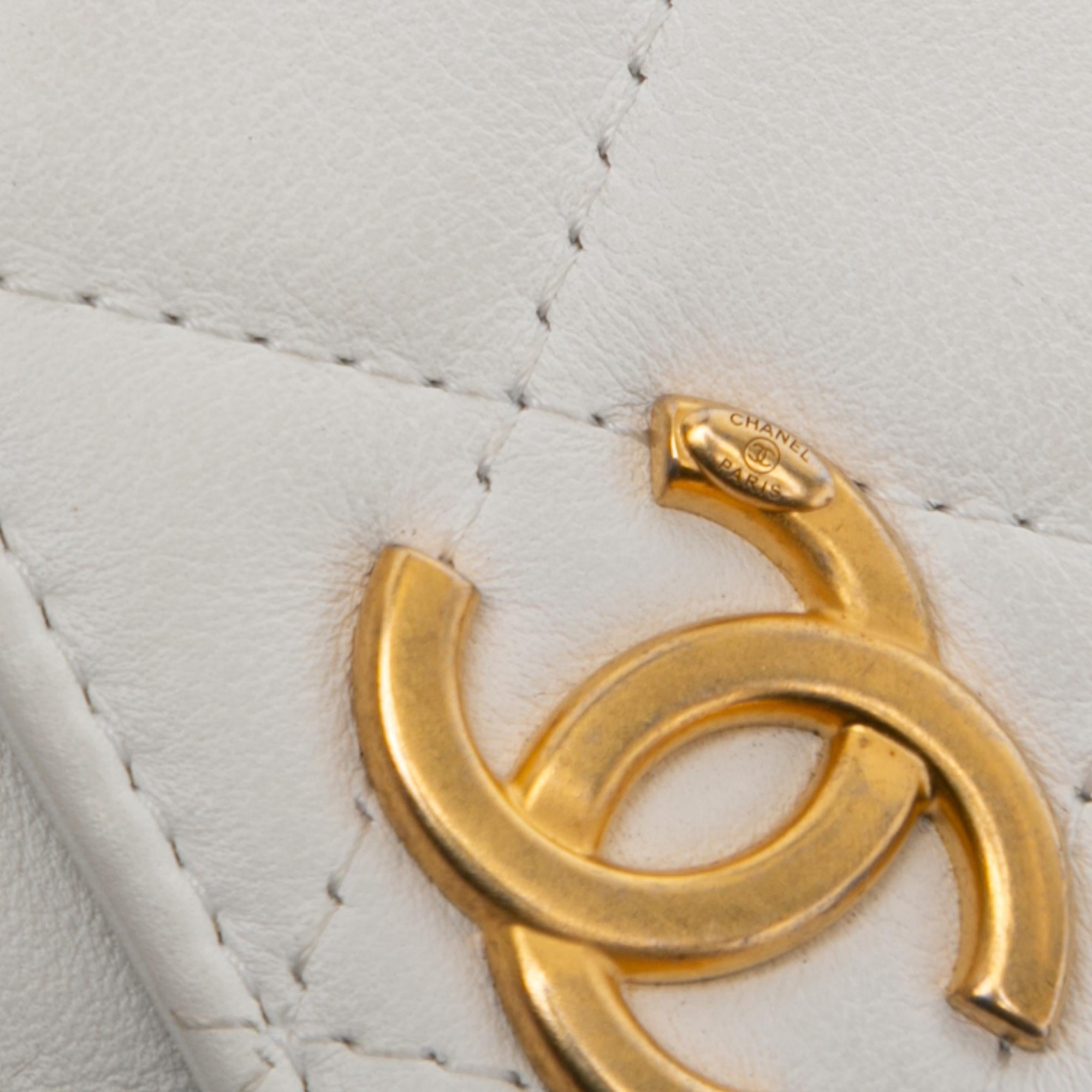 Chanel Quilted Lambskin About Pearls Card Holder On Chain (SHG-yBjq5O)