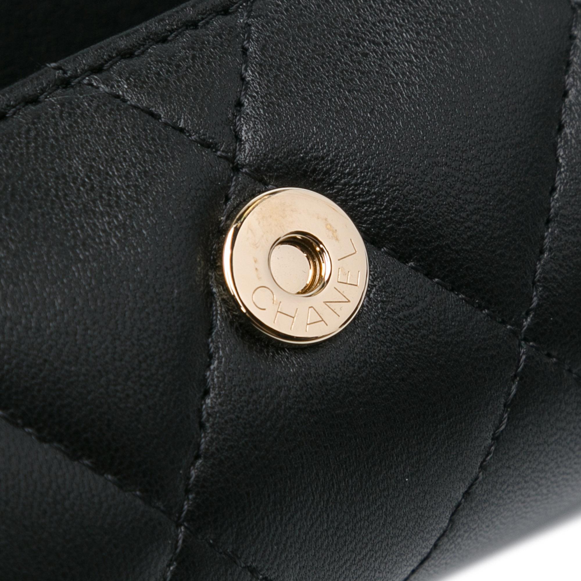Chanel Quilted Lambskin Box Of Secrets Card Holder With Chain (SHG-AauFyw)