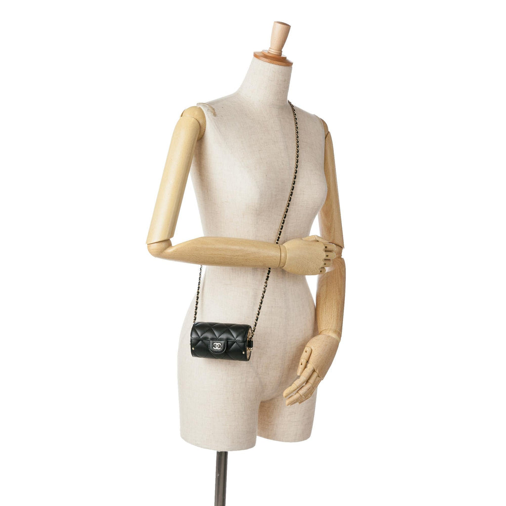 Chanel Quilted Lambskin Box Of Secrets Card Holder With Chain (SHG-AauFyw)